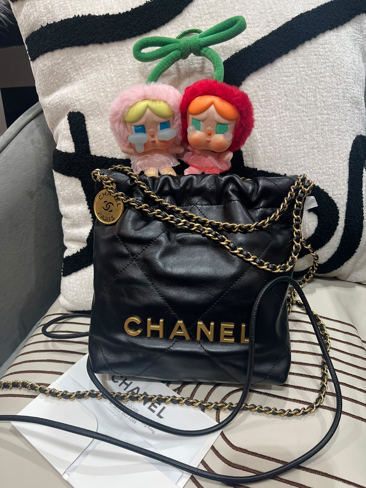 Chanel 22 Mini 黑金 Calfskin  100%Authentic, 98%New  ✅收據✅晶片✅Dust bag✅Box 