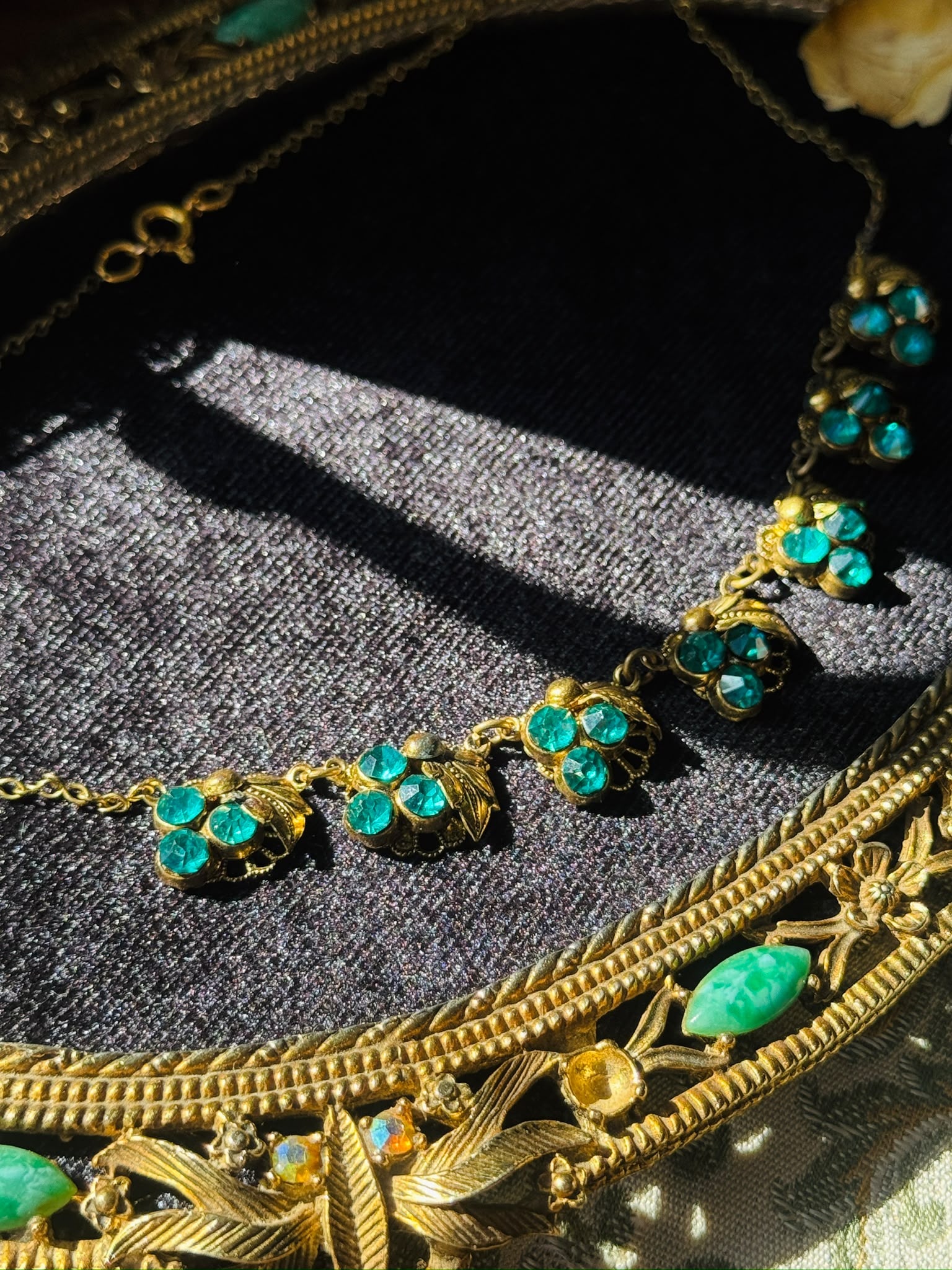1930-50s Czechoslovakian Green Grape Motif Rhinestone Necklace/Bracelet  (C004)