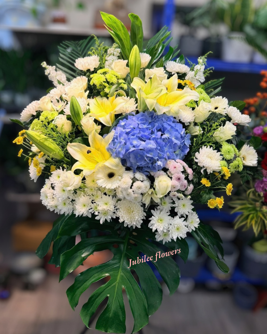 悼念花籃｜藍繡球 · 黃百合