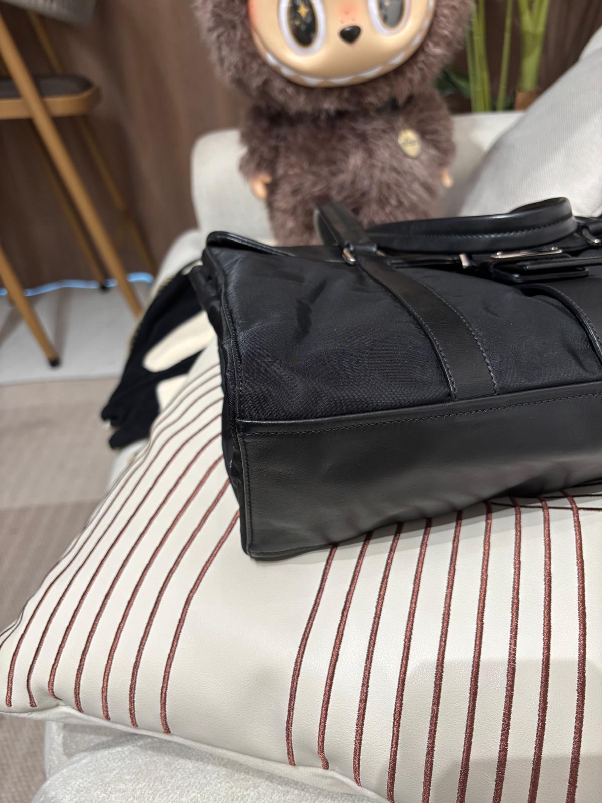 Prada nylon calfskin shoulder bag 100%Authentic,95%new 