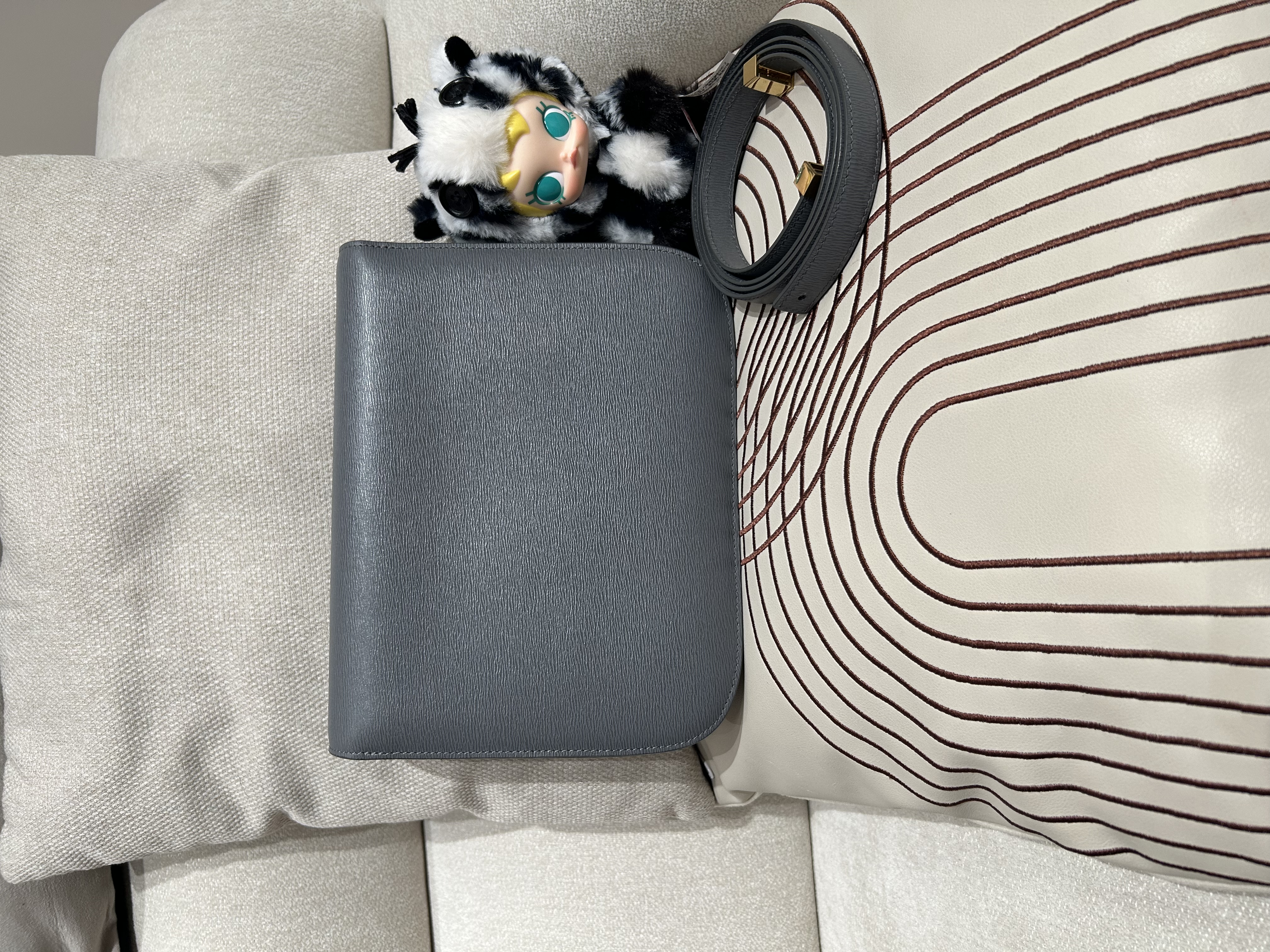 Celine classic box medium grey 100%Authentic, 98%New ✅Dust bag