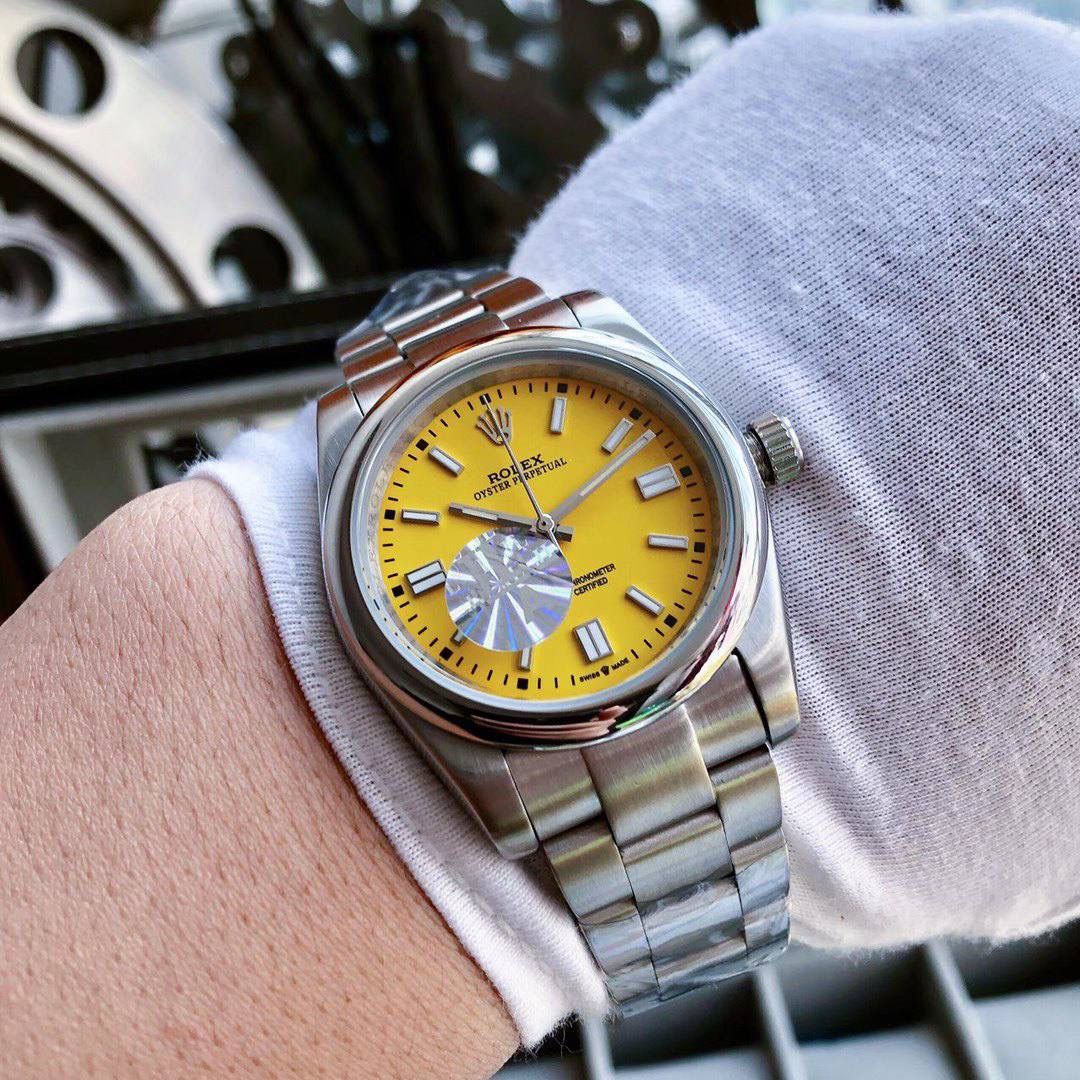 💎新一代蚝式恒动型，劳力士呈献新一代蚝式恒动型腕表,推出全新蚝式恒动型41,以及展现鲜艳色彩表盘的蚝式恒动型36表壳及表耳两侧折射出淡雅光泽,令蚝式表壳的优雅轮廓更突出,倍添魅力。表壳由蚝式钢铸造,直径分别为41毫米及36毫米,搭配圆拱形外圈。