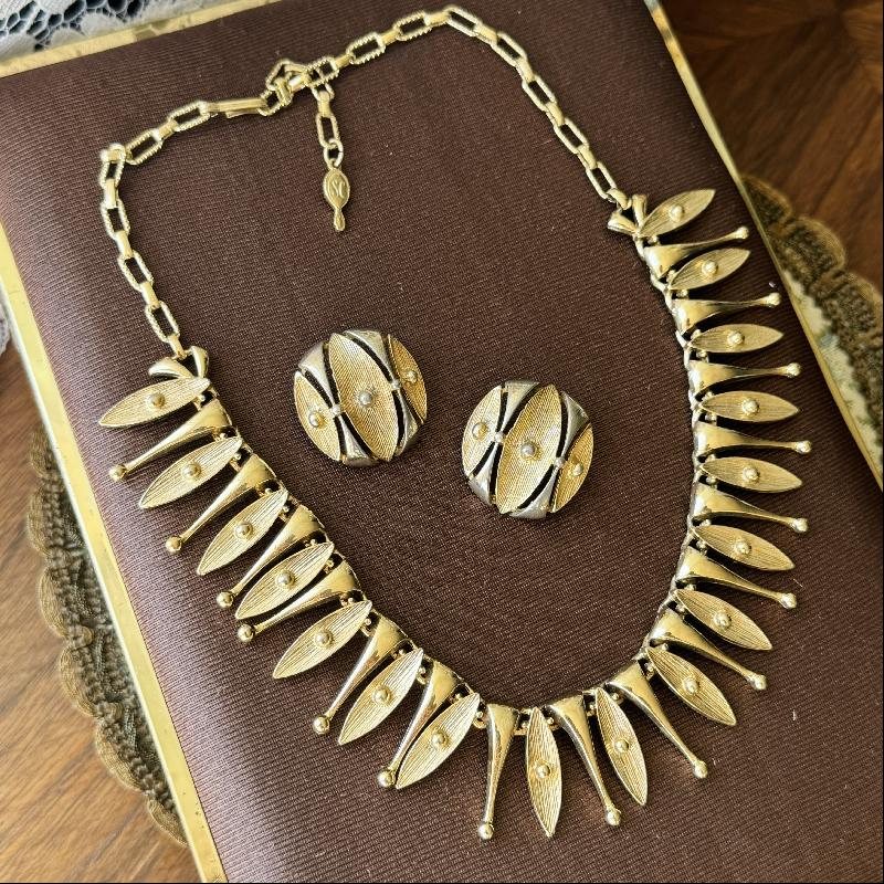 Vintage 1962 Sarah Coventry "EGYPTIAN TEMPTRESS" Statement Necklace and Clip Earrings Set (MT2146)