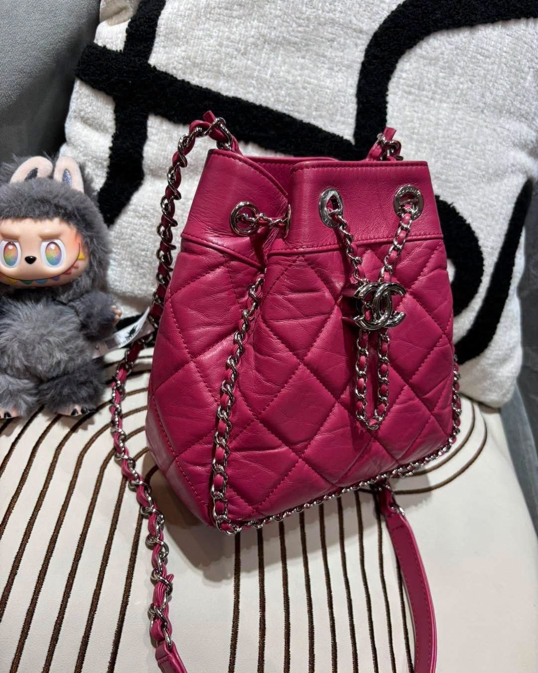 Chanel Crumpled Calfskin Quilted Chain All Over Drawstring Bucket Bag Pink 100%Authentic, 98% new  ✅honogram✅dust bag 