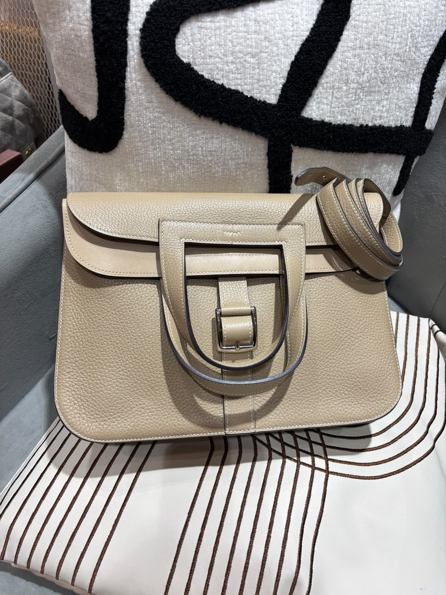 Hermes Halzan 31 Stamp A 風衣灰 100%Authentic, 98%New ✅Dust bag✅Box