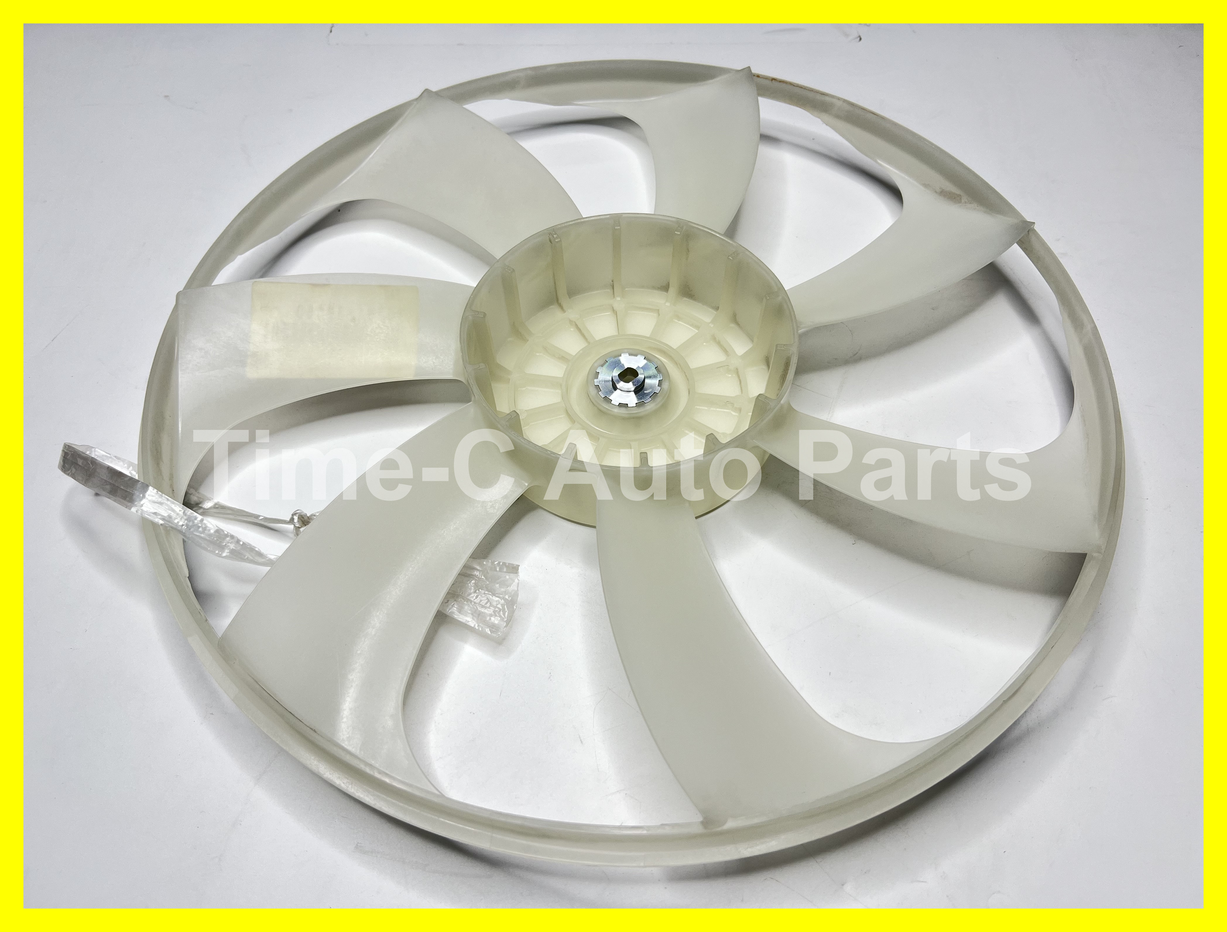 Toyota Lexus LS Series -  右風扇葉 - 16361-38080