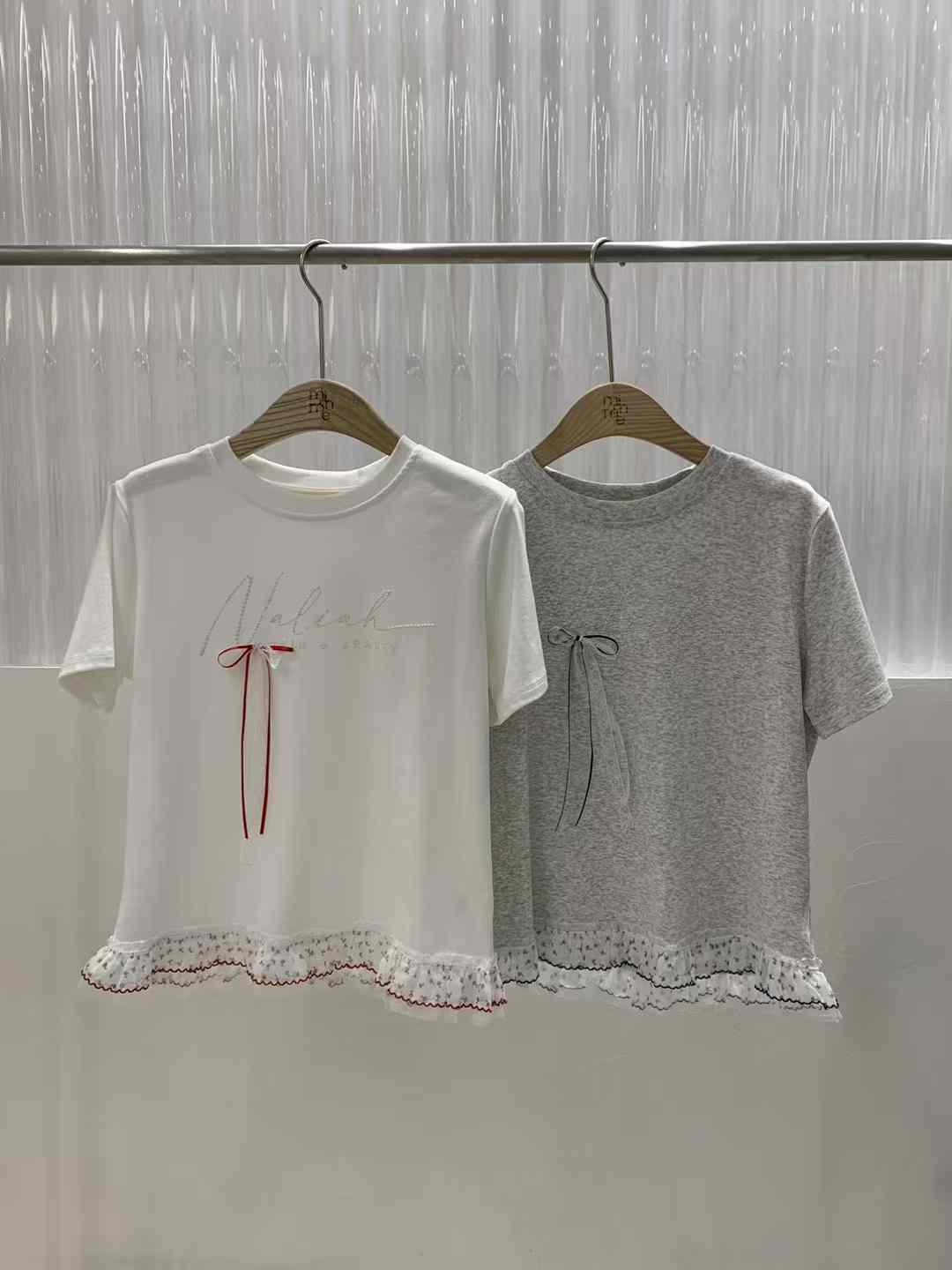 Embroidered Bow Tee with Lace Hem ‖ 蝴蝶结刺绣蕾丝拼接T恤 KR01774409