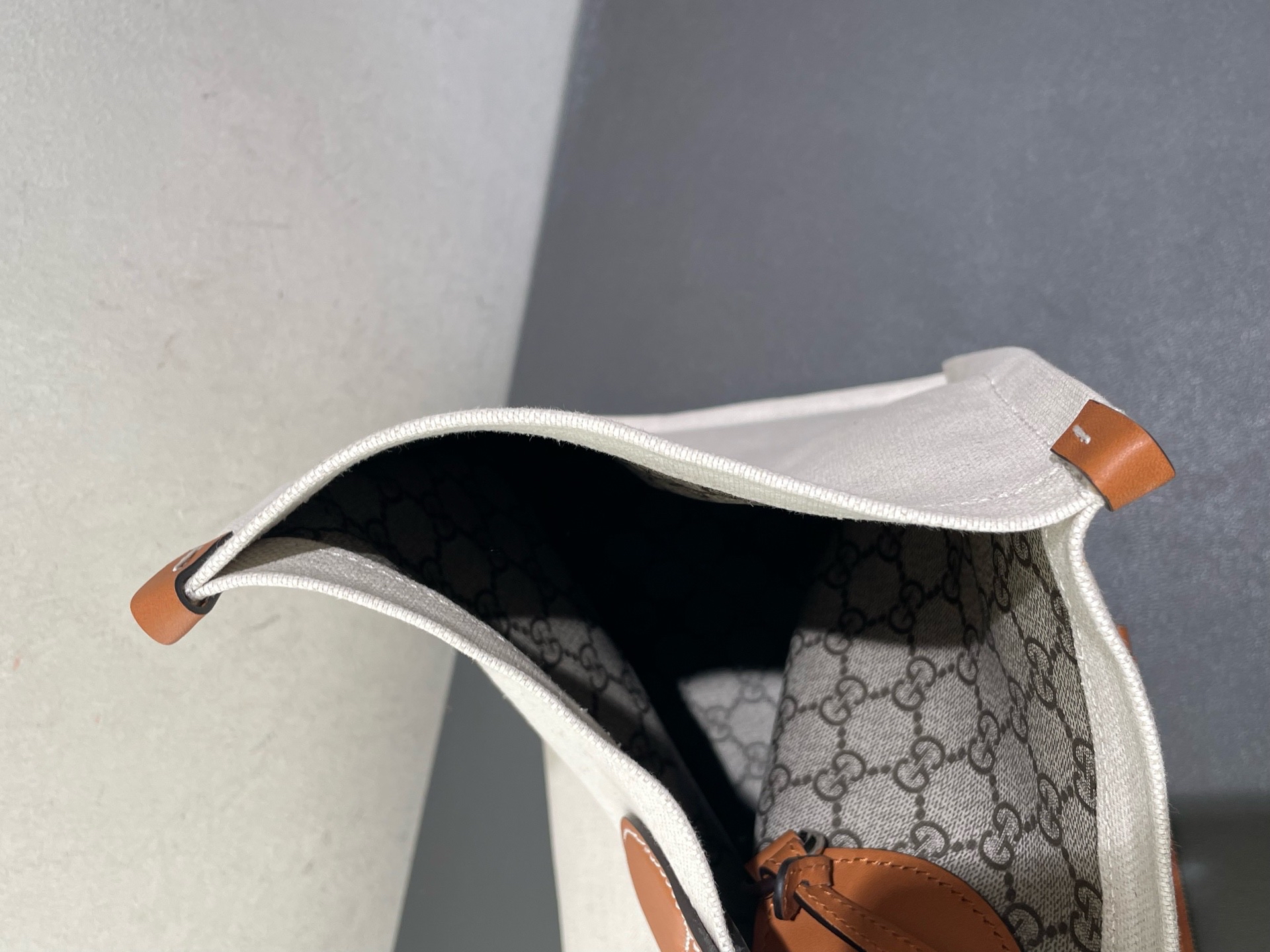 ［預訂貨品］GUCCI米白色帆布雙面tote bag