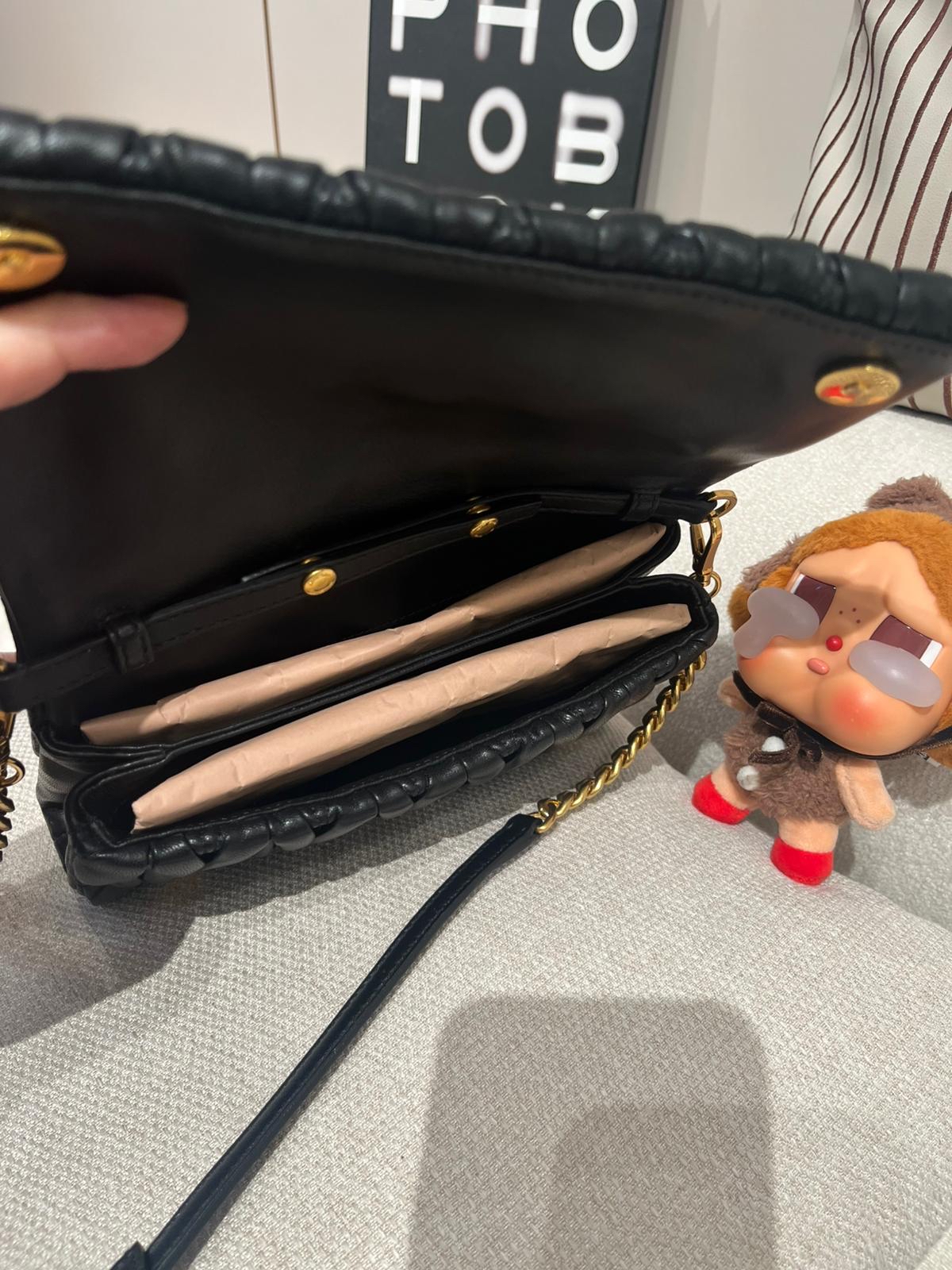 MIU MIU SHOULDER BAG 黑金斜孭袋 ,100%Authentic,98%new✅box 