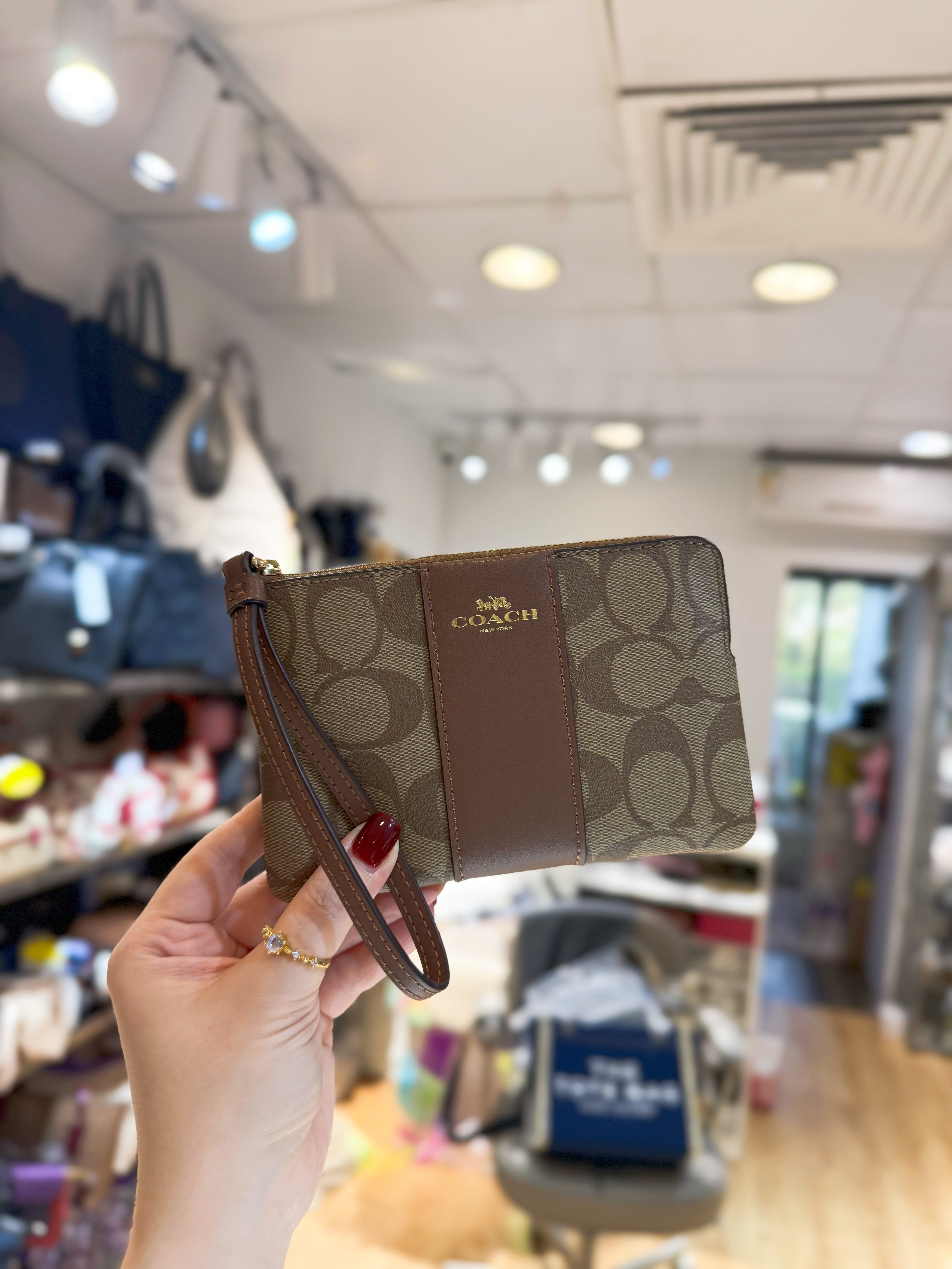 Coach wristlet logo/m