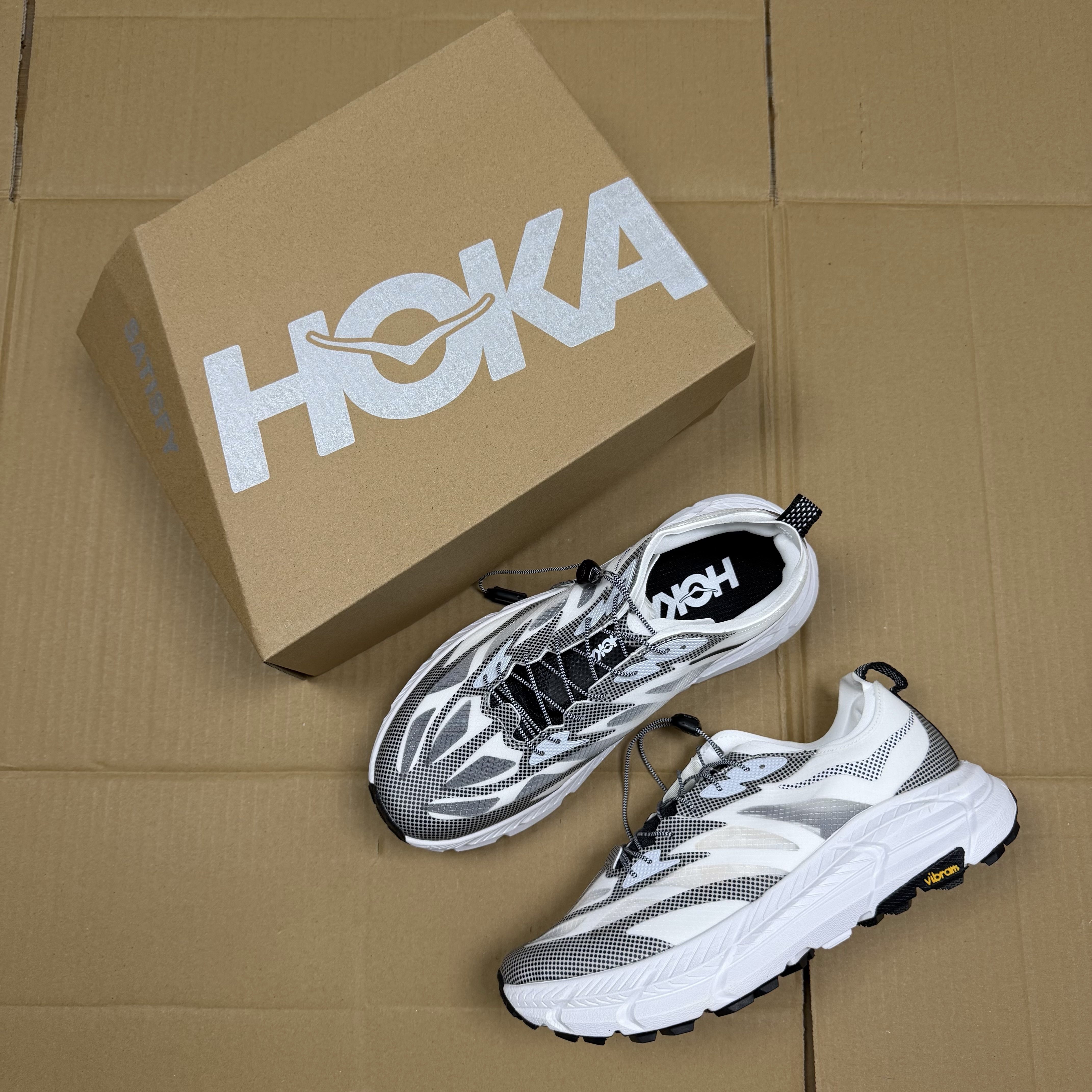 HOKA Restore TC