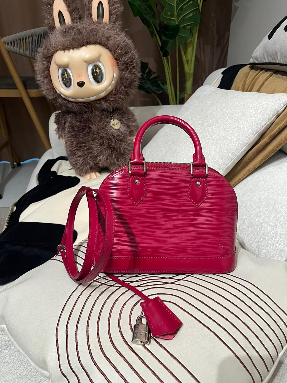 Lv alma bb epi leather  100%Authentic,98%new ✅key lockpad✅dust bag