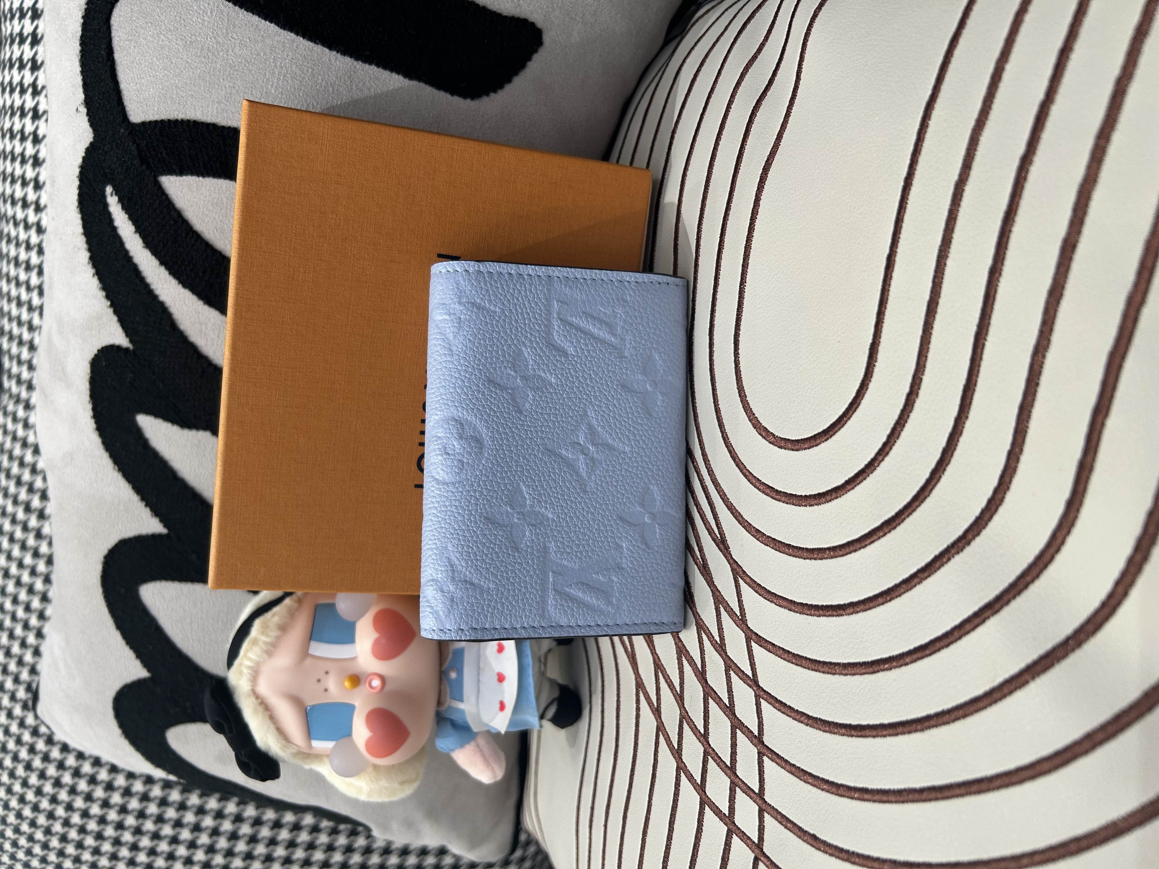 未使用品 Lv Rosalie Coin Purse M81923  Monogram Empreinte 壓紋皮革錢包Blue Nuage 100%Authentic, Unused ✅Dust bag✅Box