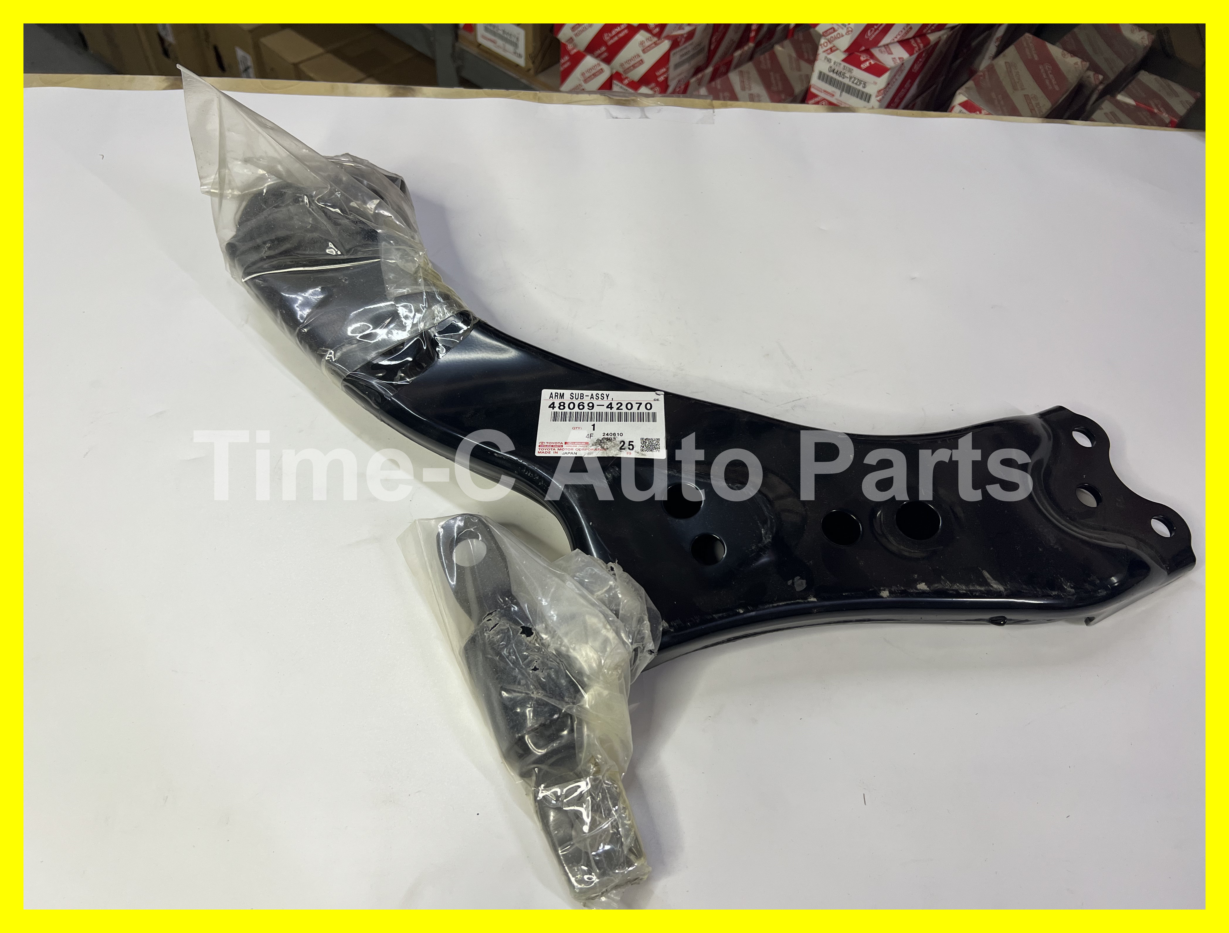 左下叉架 48069-42070 - Toyota Rav4
