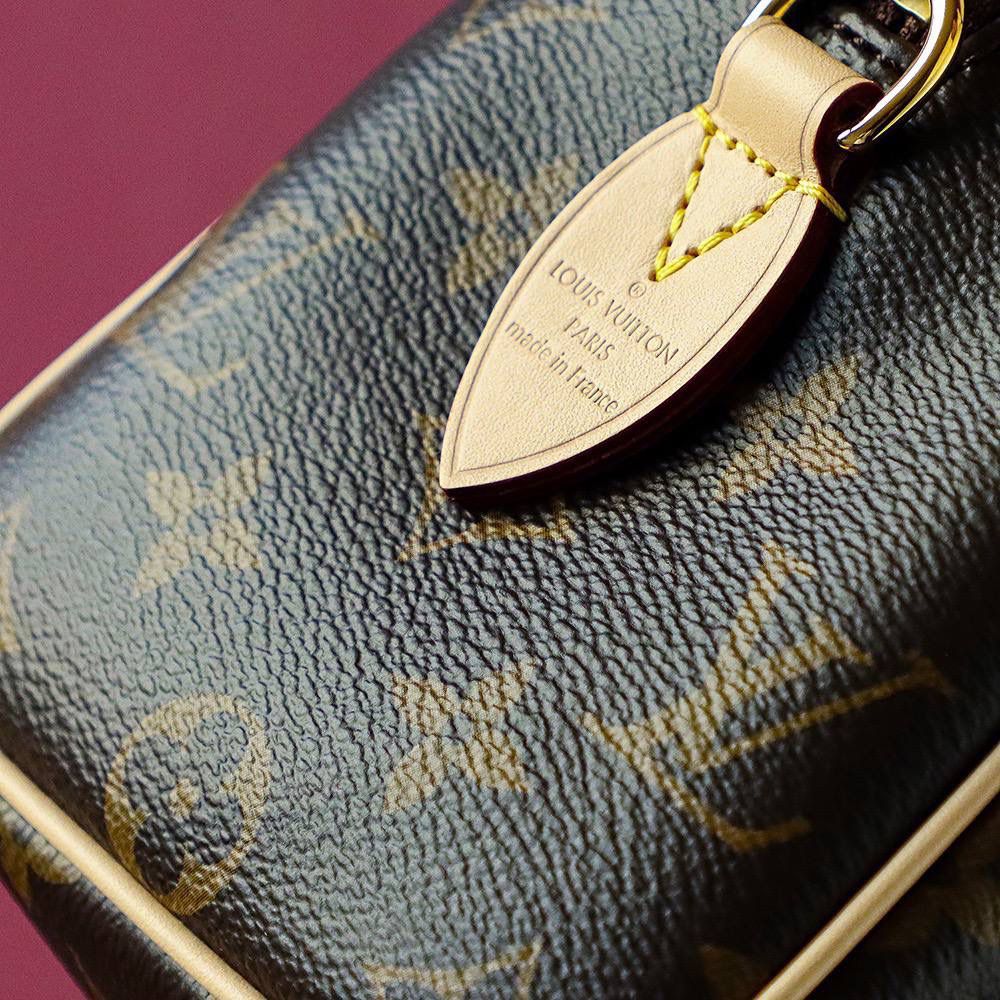 特级𝐒𝐏𝐄𝐄𝐃𝐘 𝟐𝟎系列 👜✨ 尺寸：20*13*12𝐜𝐦 作为𝐒𝐩𝐞𝐞𝐝𝐲系列 已经是小驴家族的经典王牌系列 一直都是𝐒𝐩𝐞𝐞𝐝𝐲家族的爱好者， 全新的𝙎𝙥𝙚𝙚𝙙𝙮新品系列，有一种炸眼球的赶脚， 🉑️拆卸🉑️调节的宽肩带设计，更是给人新颖别致的面貌！作为𝙎𝙥𝙚𝙚𝙙𝙮家族的新品，这个尺寸更加完美！又是一款爆款的断货王，颜值再次爆棚， 相对比𝙉𝙖𝙣𝙤的尺寸 它更加适合日常的使用，必须妥妥的收为囊中之物 巨好看！！🌼