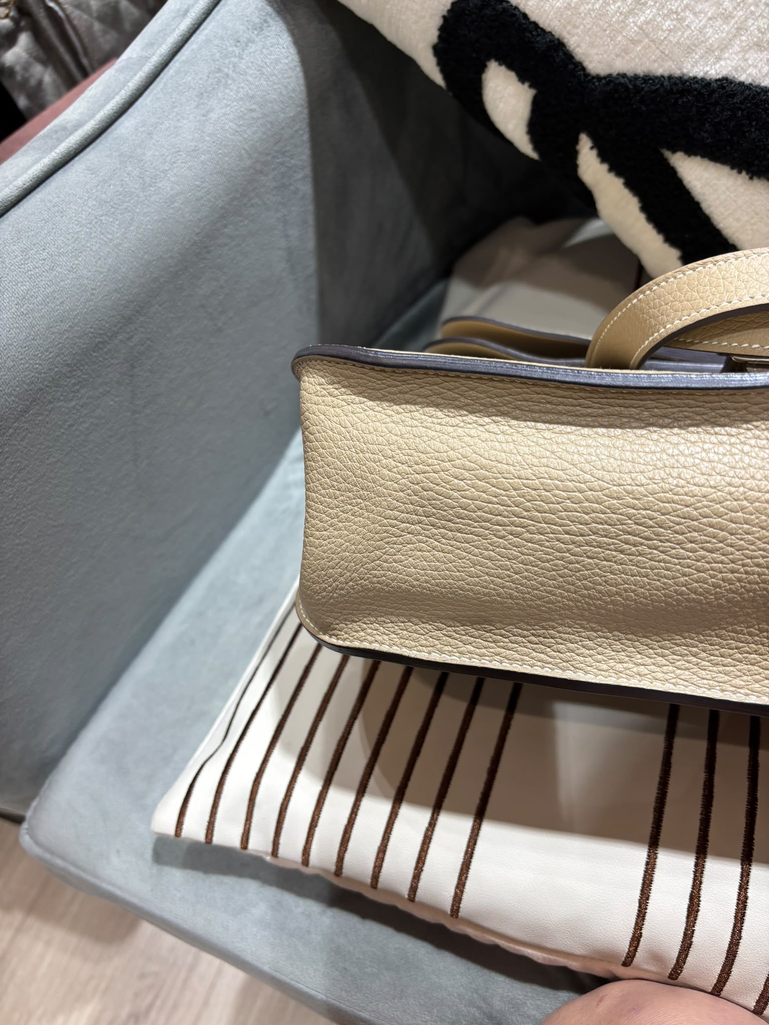 Hermes Halzan 31 Stamp A 風衣灰 100%Authentic, 98%New ✅Dust bag✅Box