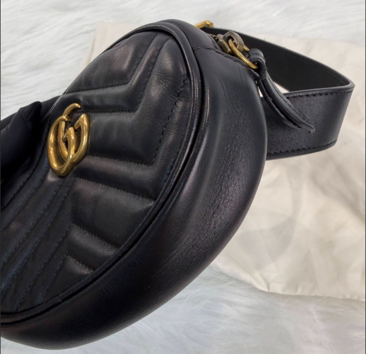 GUCCI古馳 GG Marmont 馬蒙黑色金標Logo 絎縫牛皮 單肩斜挎包胸包腰包 常規 女款