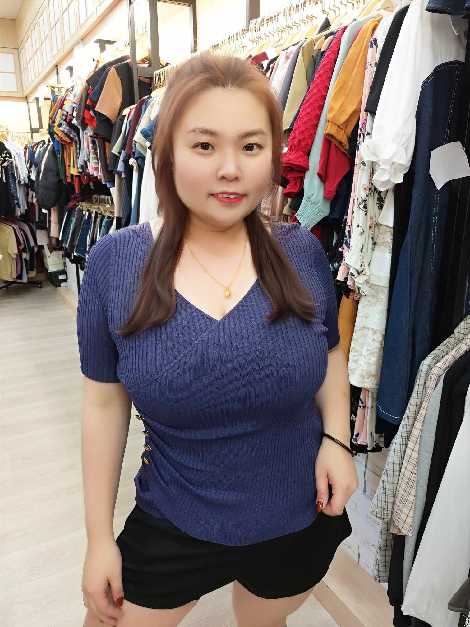 NBC12 TW#342 修身针织V领金纽扣上衣（颜色随机⚠️）（胸围 125CM以内）