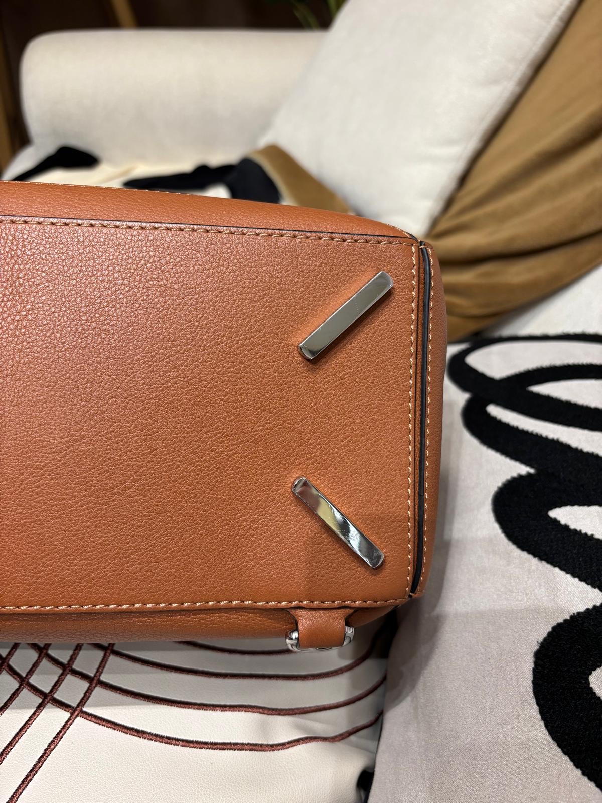 Loewe Puzzle Medium Tan 100%Authentic, 95%New ✅Dust bag