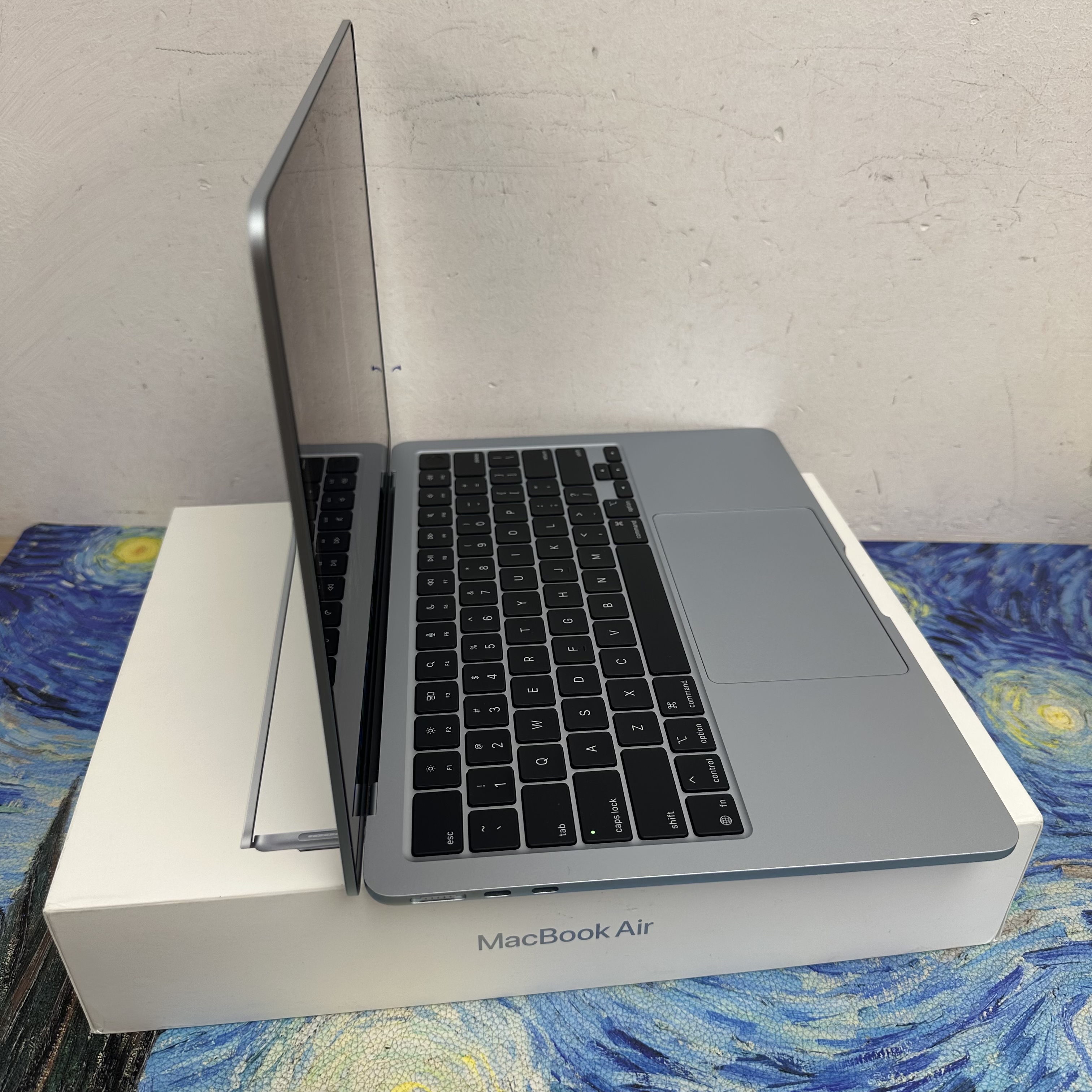 #5889 APPLE  MacBook Air M4 2025 M4 CPU/ 16GB Ram/256GB SSD/10核心GPU/Liquid Retina Mon/13吋/天藍色/Gaming Laptop / Notebook / 超強續航能力/文書機 / 畫圖 / 剪片 / Movie / Netflix 