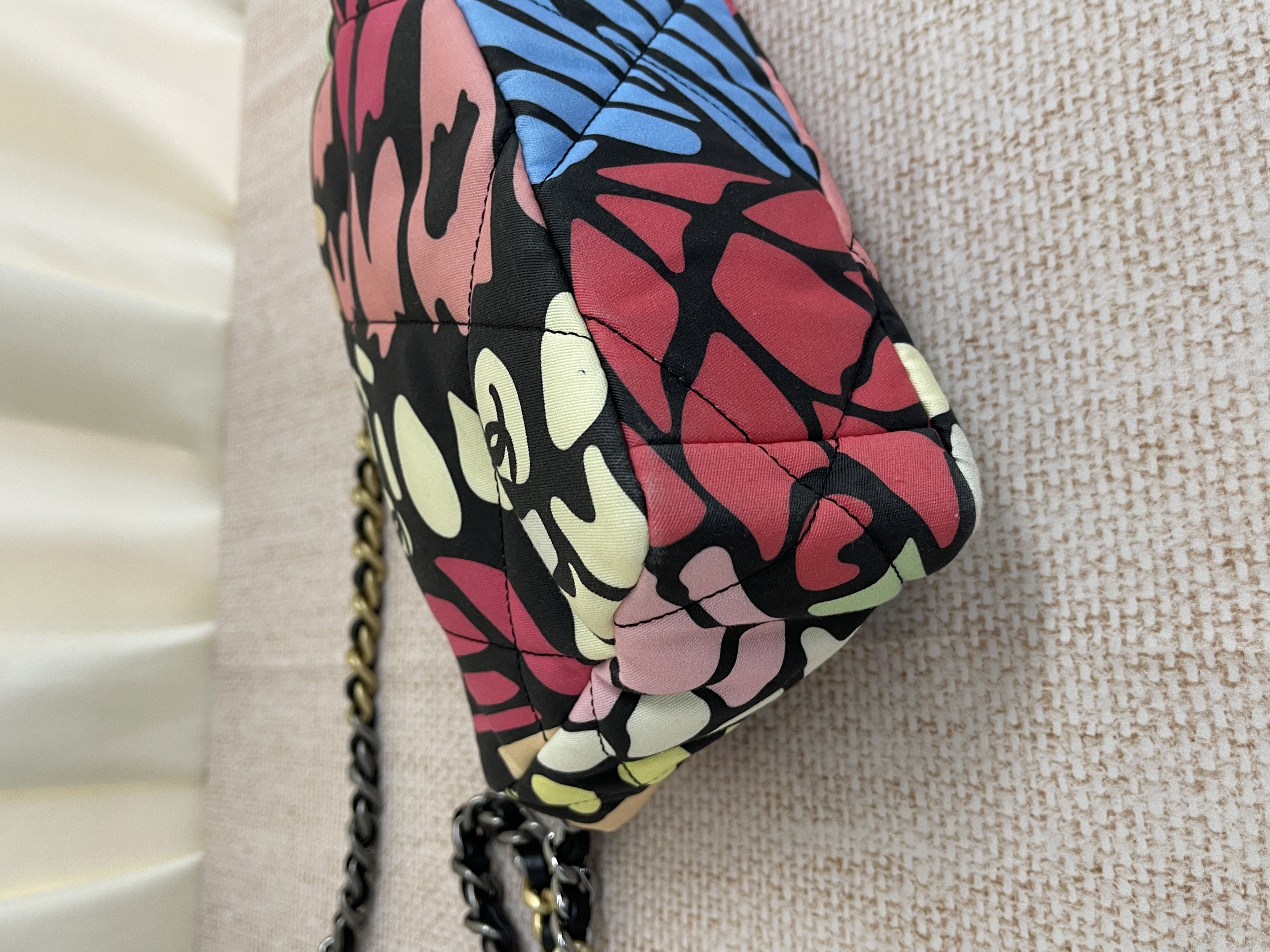 Pre-owned Chanel 19 Bag/ Product Code: 26041513