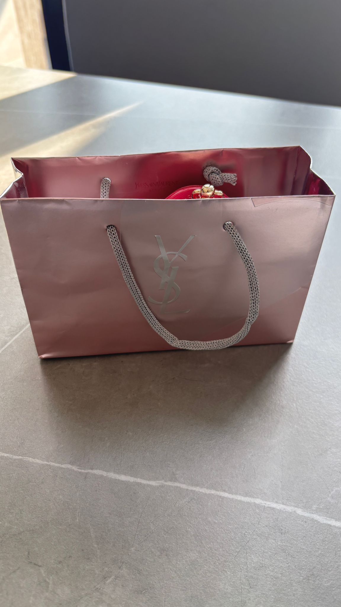 現貨 YSL beauty 心形化妝袋仔加配了金錬，可斜孭 