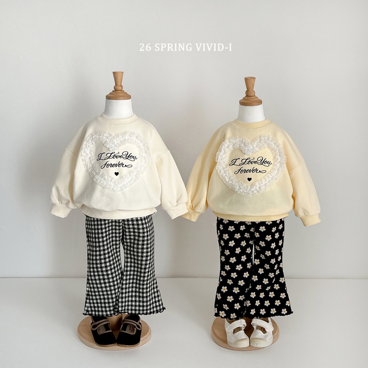 🌸預訂 韓國直送🌸🇰🇷VIVIDI四色心形蕾絲字母印花寬鬆衛衣