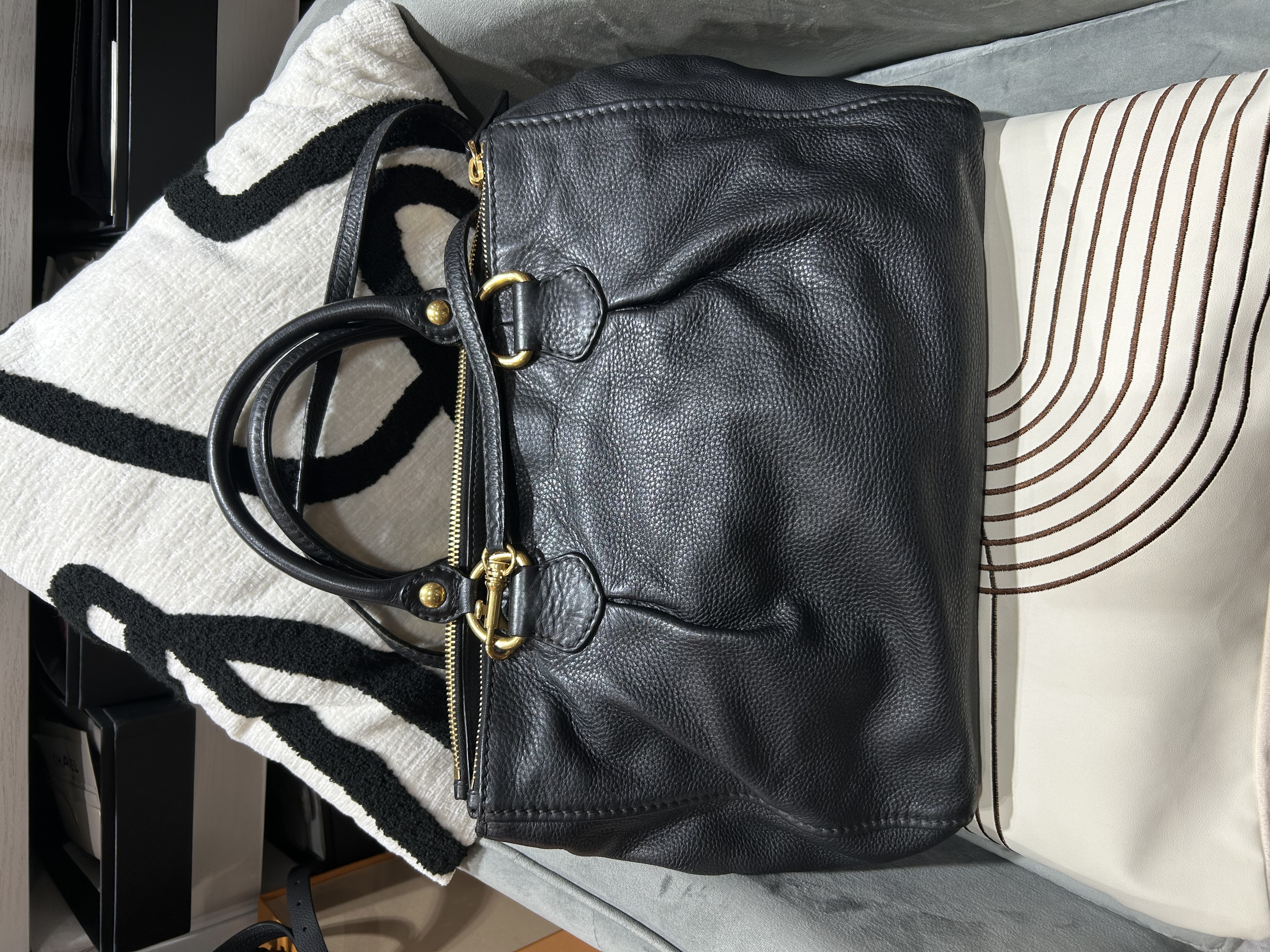 Miu Miu 2Way Bag 黑金 Calfskin shoulder bag 100%Authentic,92%new ✅dust bag  