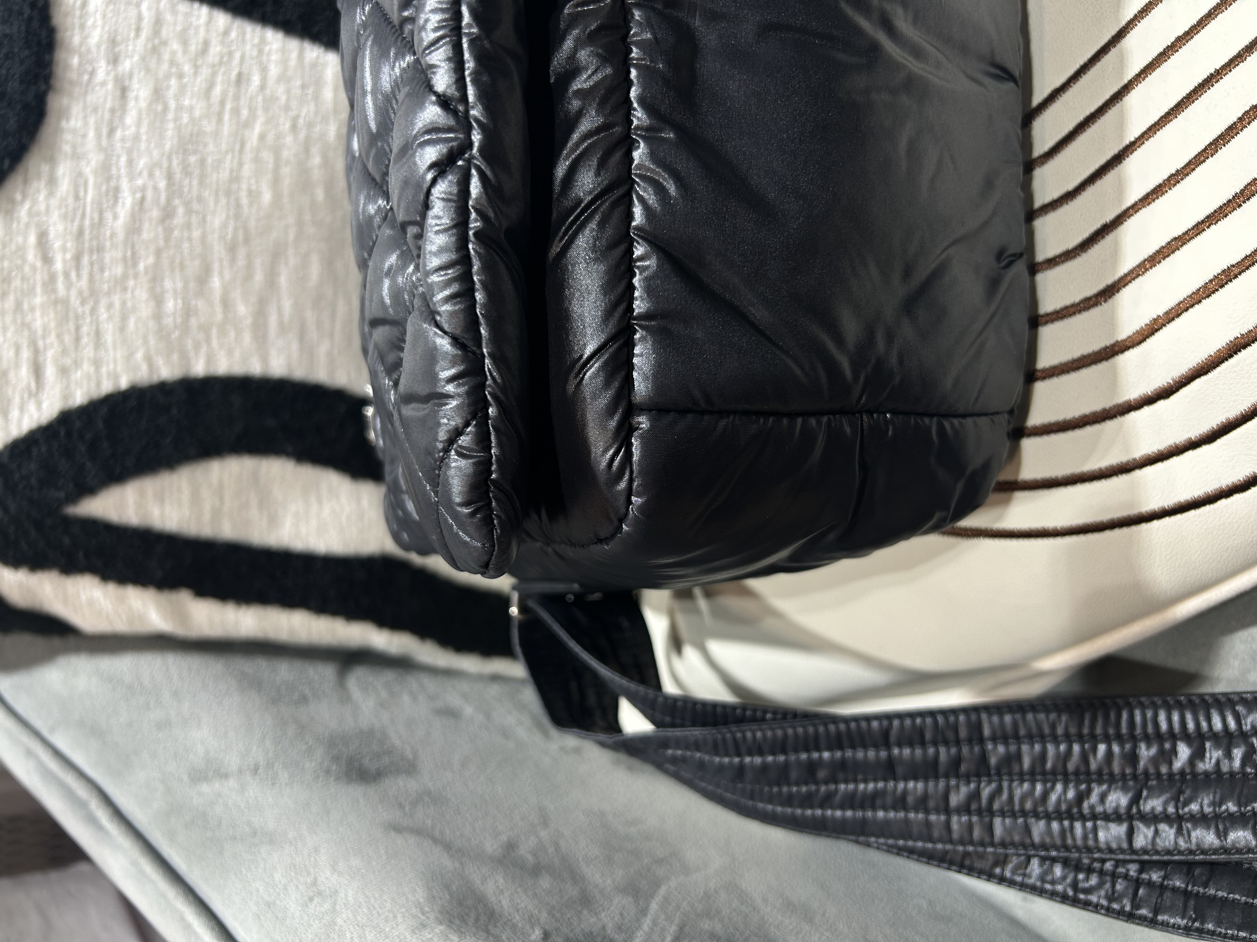 Chanel Coco Cocoon A48616 Crossbody Bag Black Nylon 100%Authentic, 98%new✅14Card
