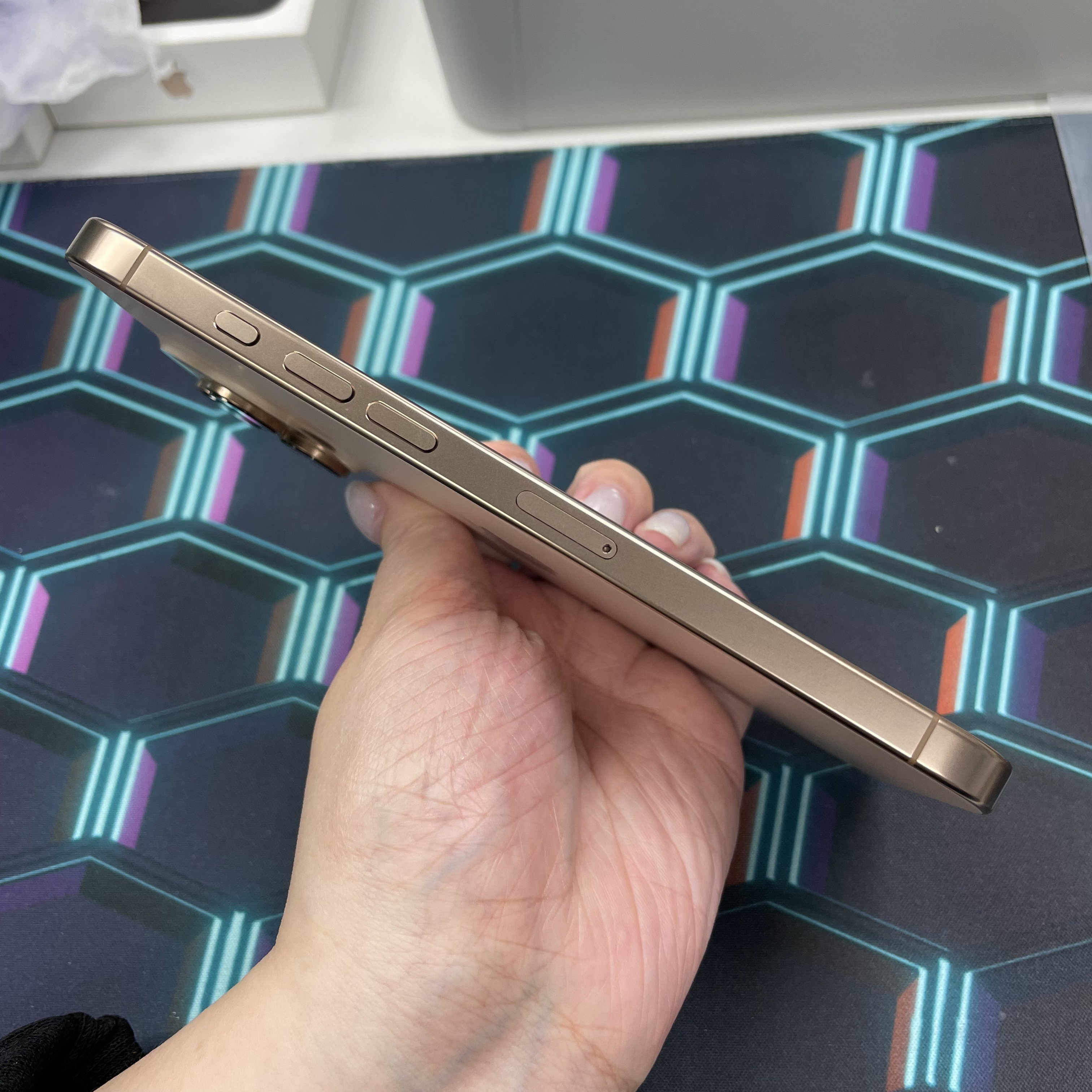 *6618 16 pro max 完美機 256GB 電100 沙色 gold