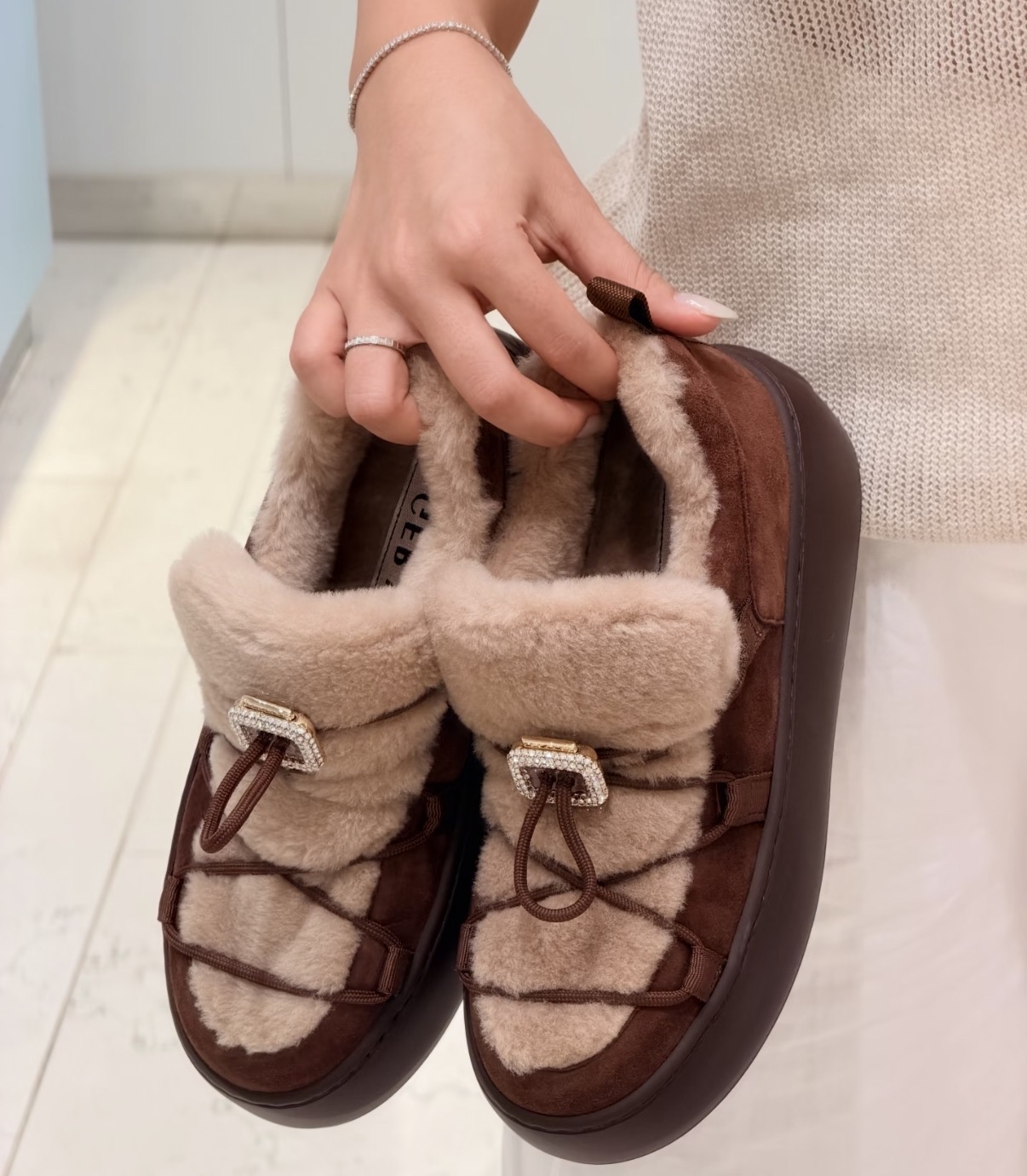 限時優惠✨新色🆕訂貨🍒RV VIV’ up 4.4cm厚底鑽扣雪地鞋  Size 36 37 38 39 40