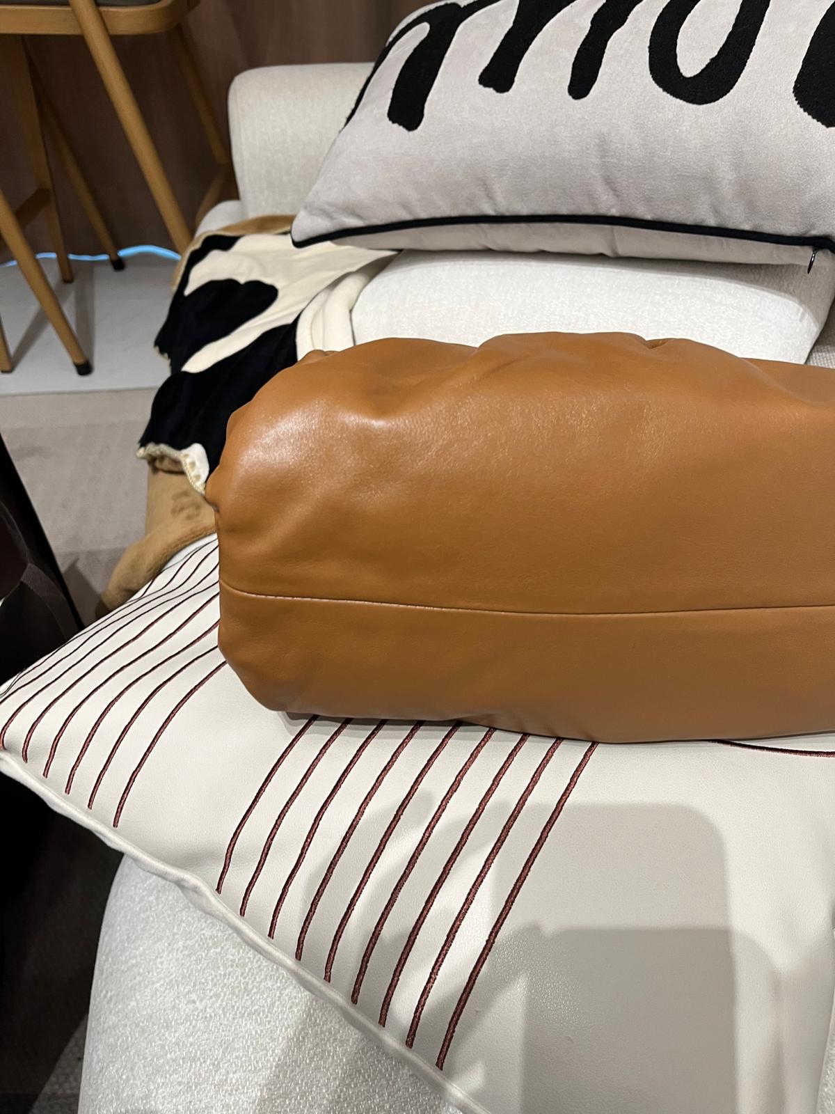 BOTTEGA VENETA BV The Shoulder Pouch leather gathered hobo 雲朵包 ,100%Authentic ,98%new✅dust bag