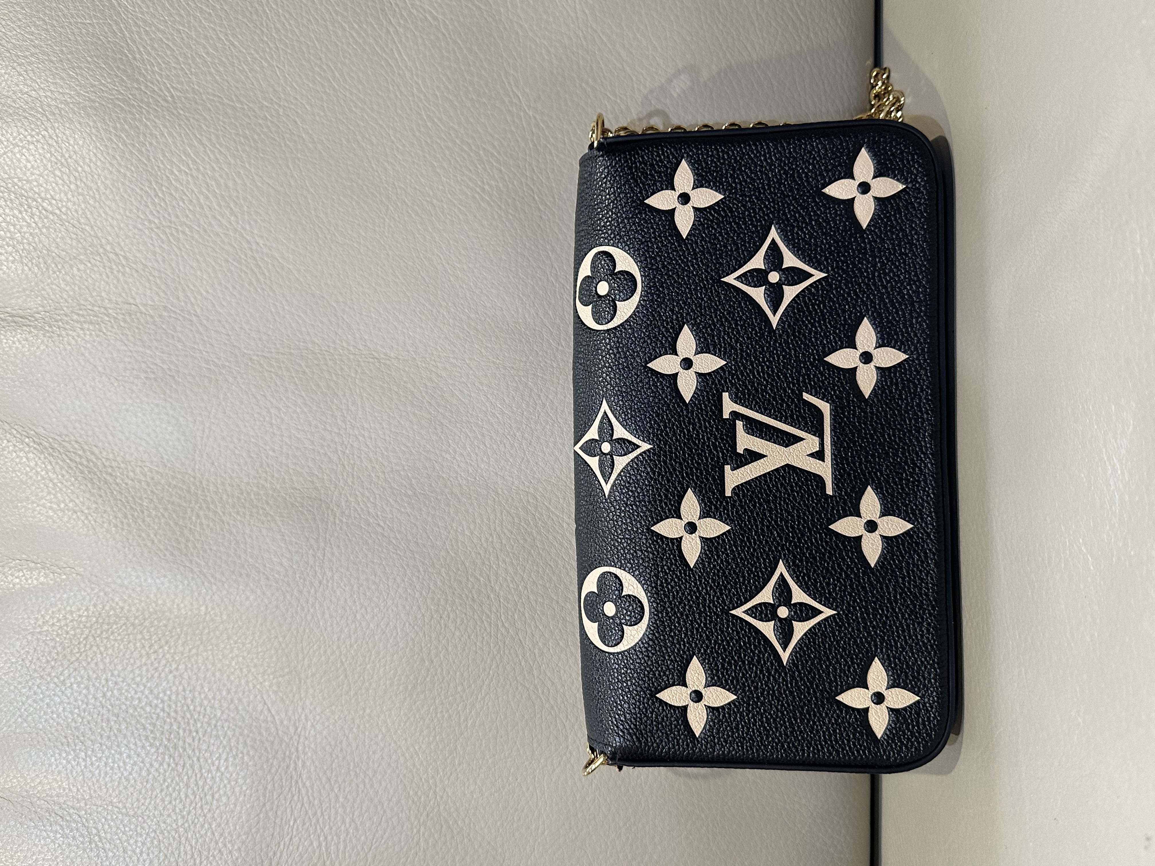 Pre-owned LV Félicie Pochette in bicolor Monogram Empreinte leather / Product Code: 26040508