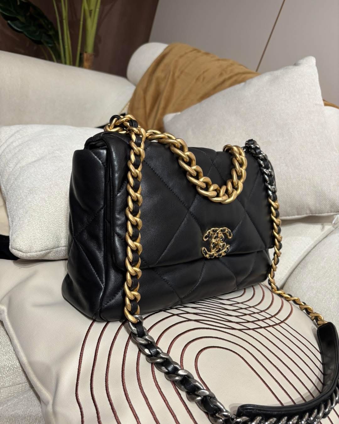 Chanel 19 large 30cm AS1161 黑色金扣 100%Authentic, 98%New  ✅專門店收據✅30Card ✅Dust bag✅Box