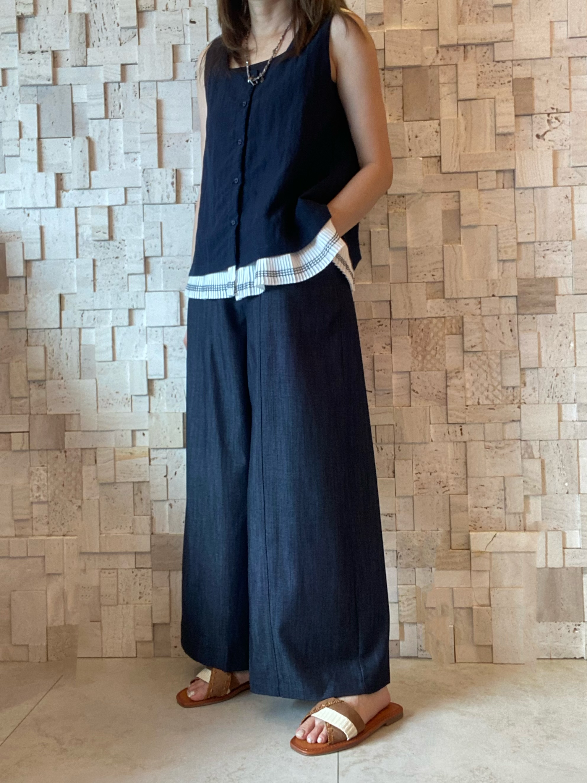 #2084 梳織方領無袖背心💞