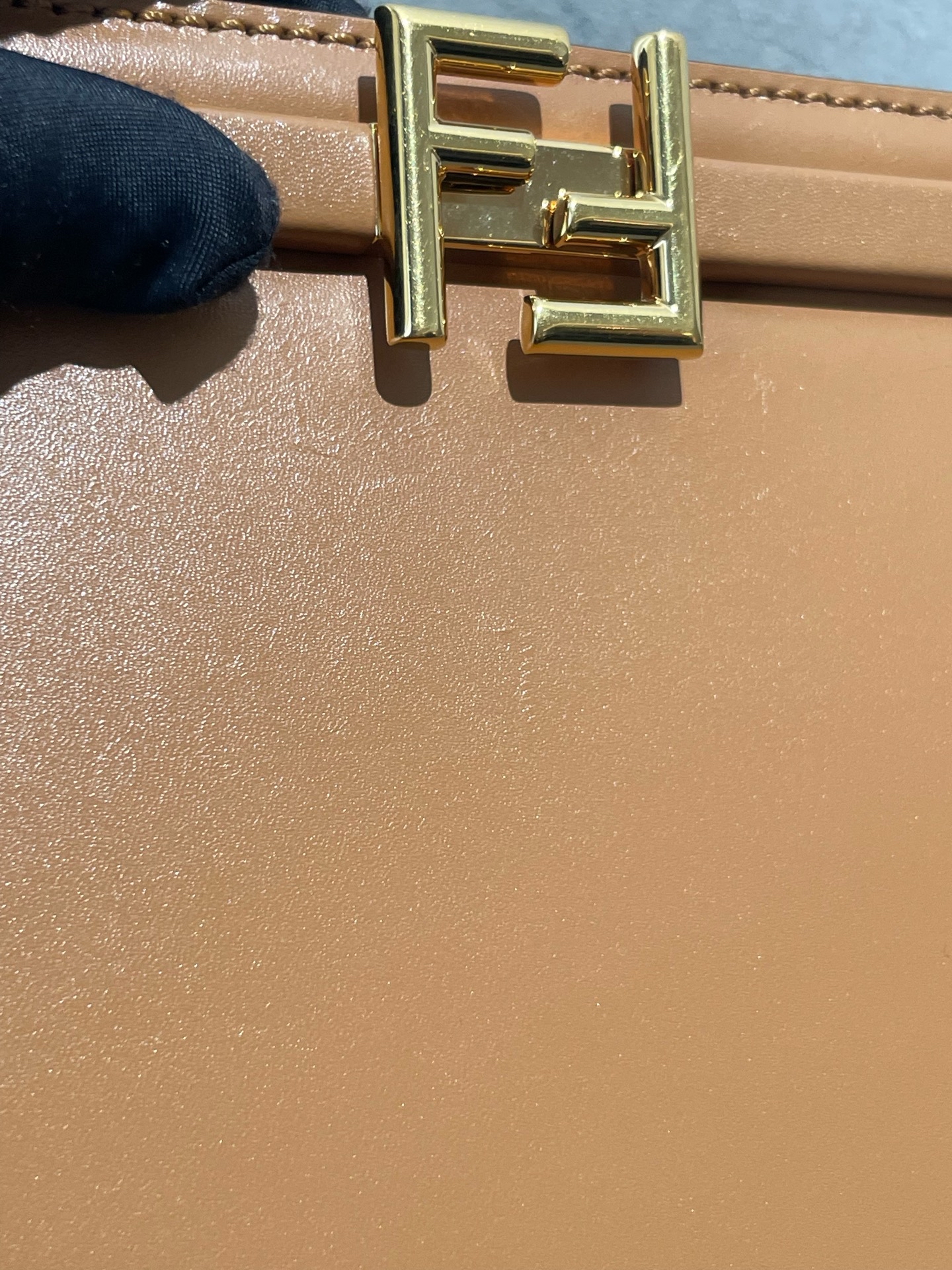 【預訂貨品】FENDI焦糖色金扣風琴包