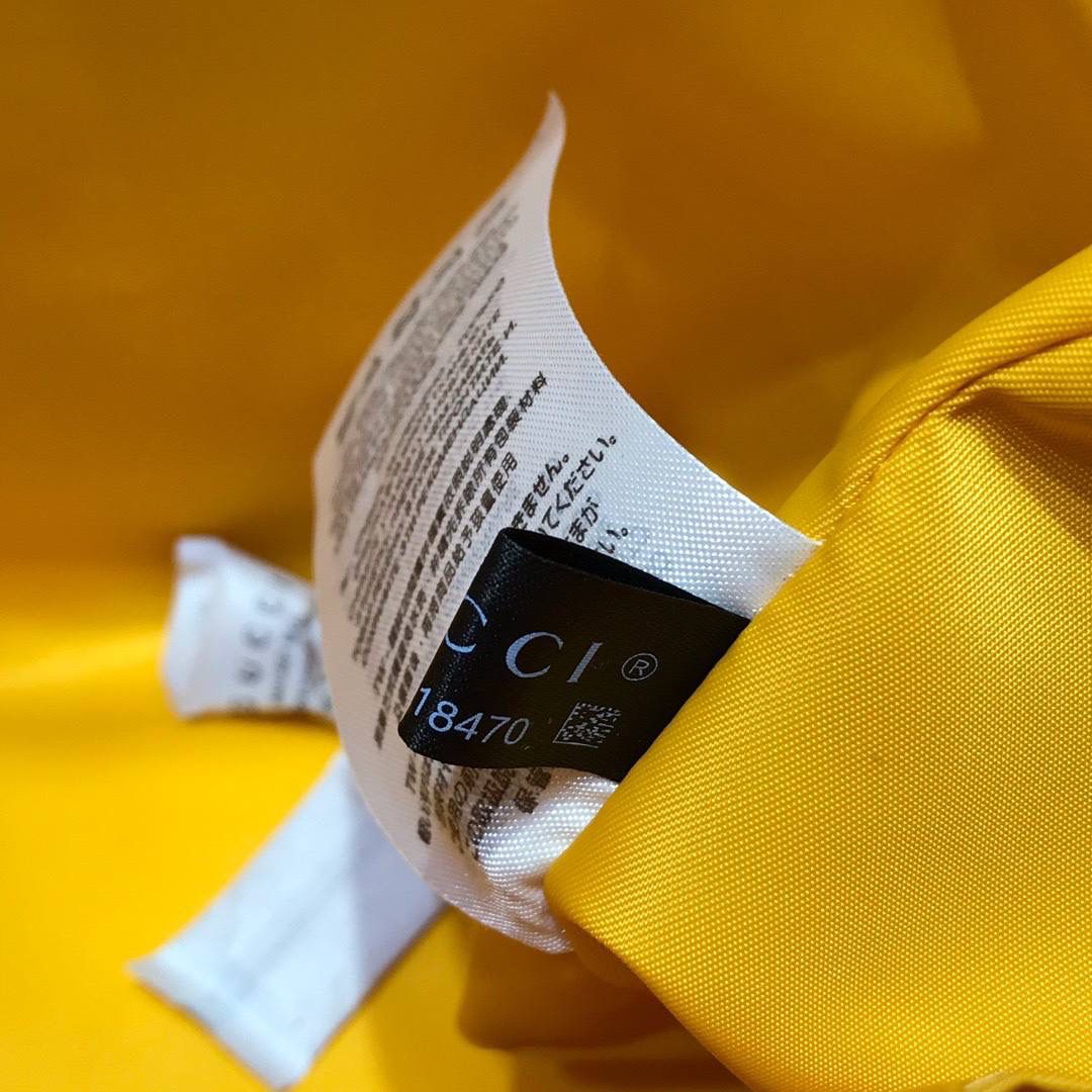 🔥𝙂𝙪𝙘𝙘𝙞原厂菠萝包 这款儿童菠萝包依旧很火，高颜值的搭配，很多小姐姐看到它都是毫无抵抗力～敲可爱！ 大菠萝：580840 尺寸：21*20*10cm