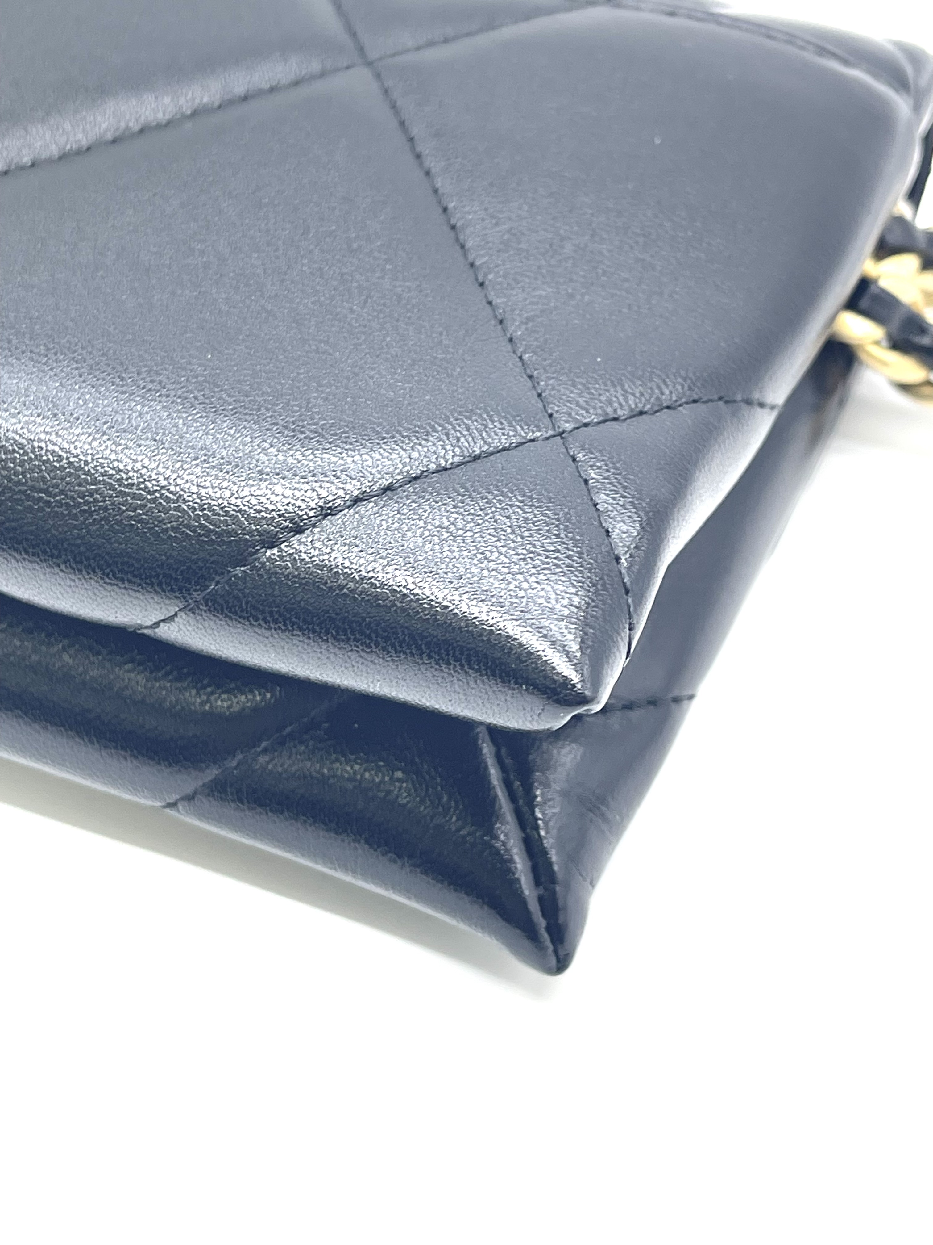 Pre-Owned Chanel Black CC 19 Quilted Chain Wristlet Clutch / Product Code: 26041204