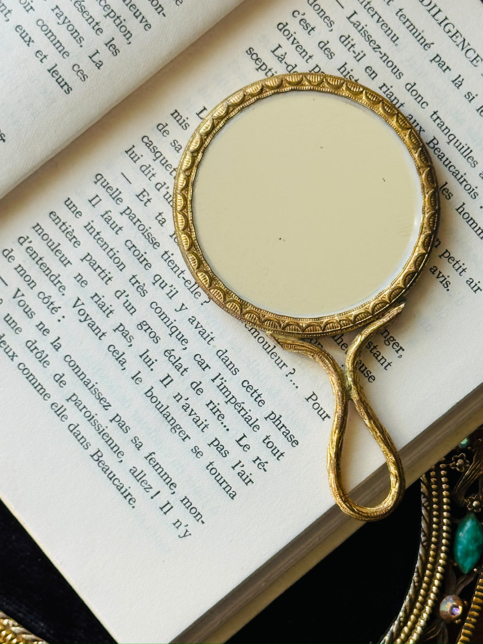 Vintage C.a. 1950s Double-Sided Elegant Pocket Mirror with Handle (NZ132)
