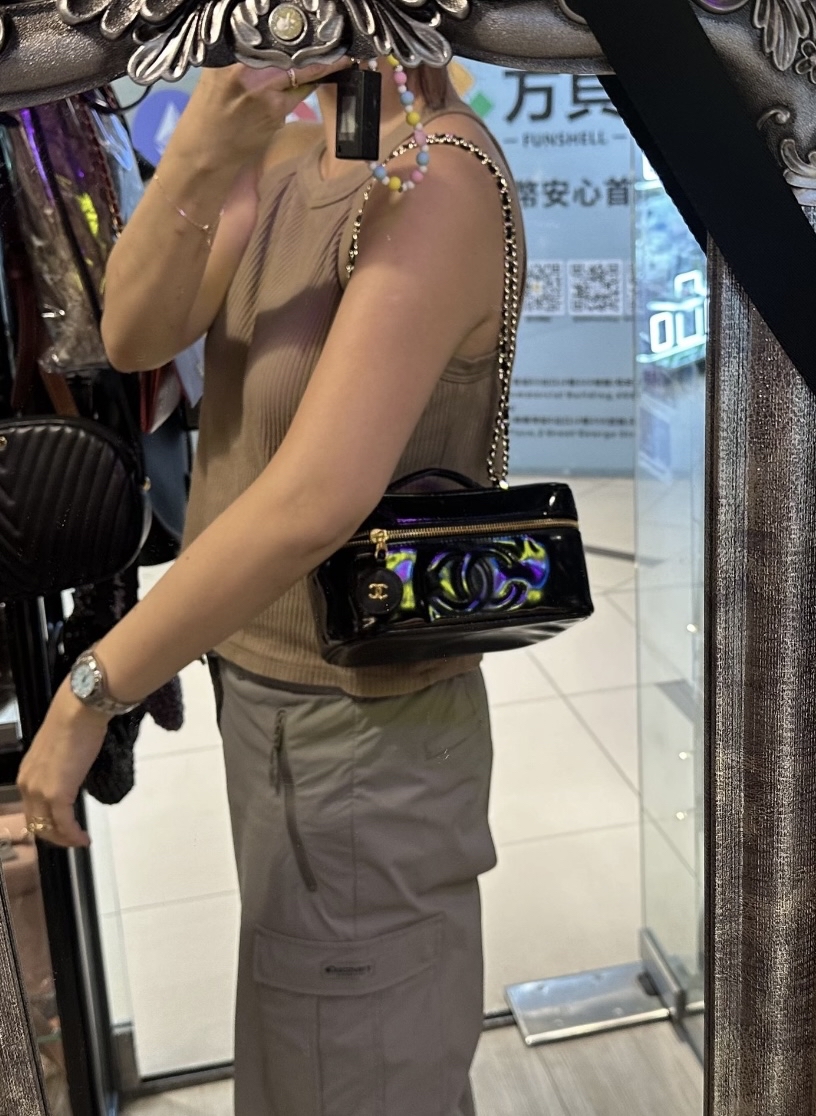 vintage chanel cc vanity case black patent leather