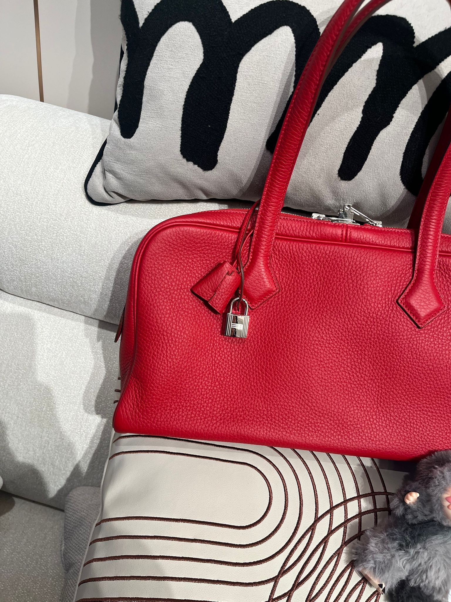 Hermes Victoria elan STAMP [P] 100%Authentic,98%new  ✅key lock ✅dust bag 