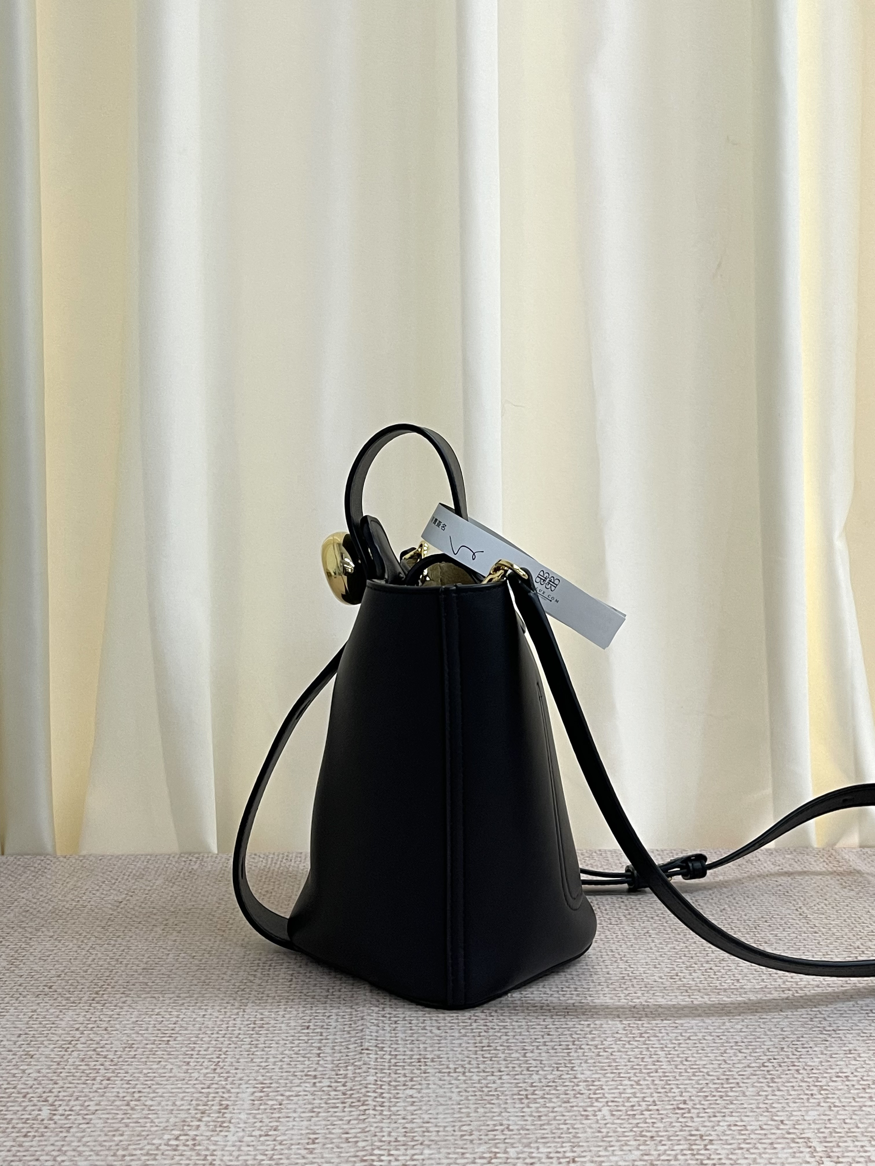 Pre-owned Loewe Pebble/ Product Code: 26032501