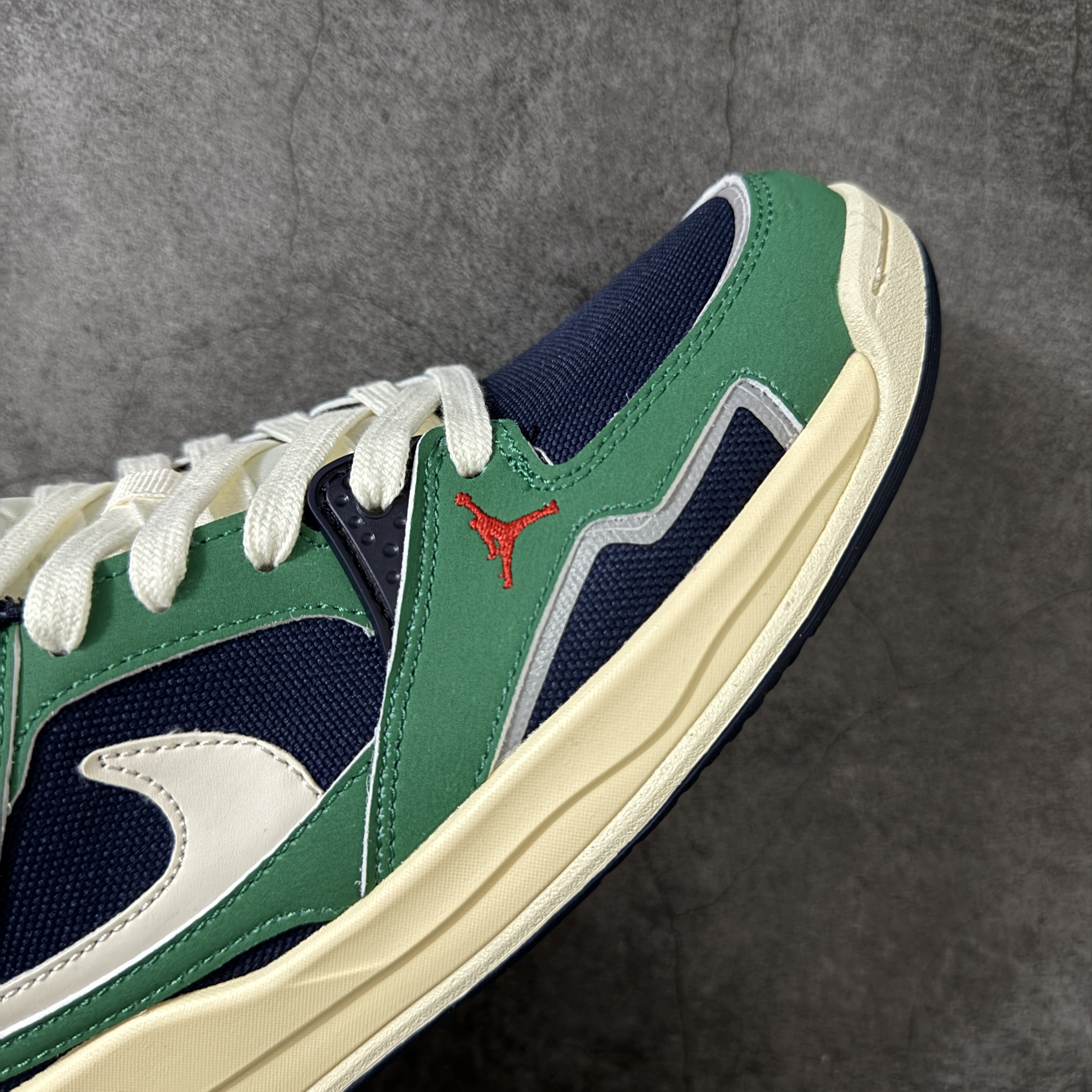 Nike Jordan CMFT Era HJ6777-400