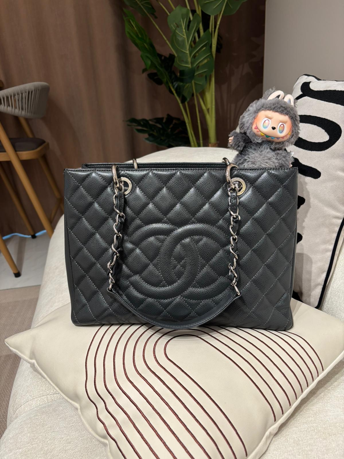 Chanel Gst grand shopping tote bag 100%Authentic, 95%New  ✅18card✅Dust bag