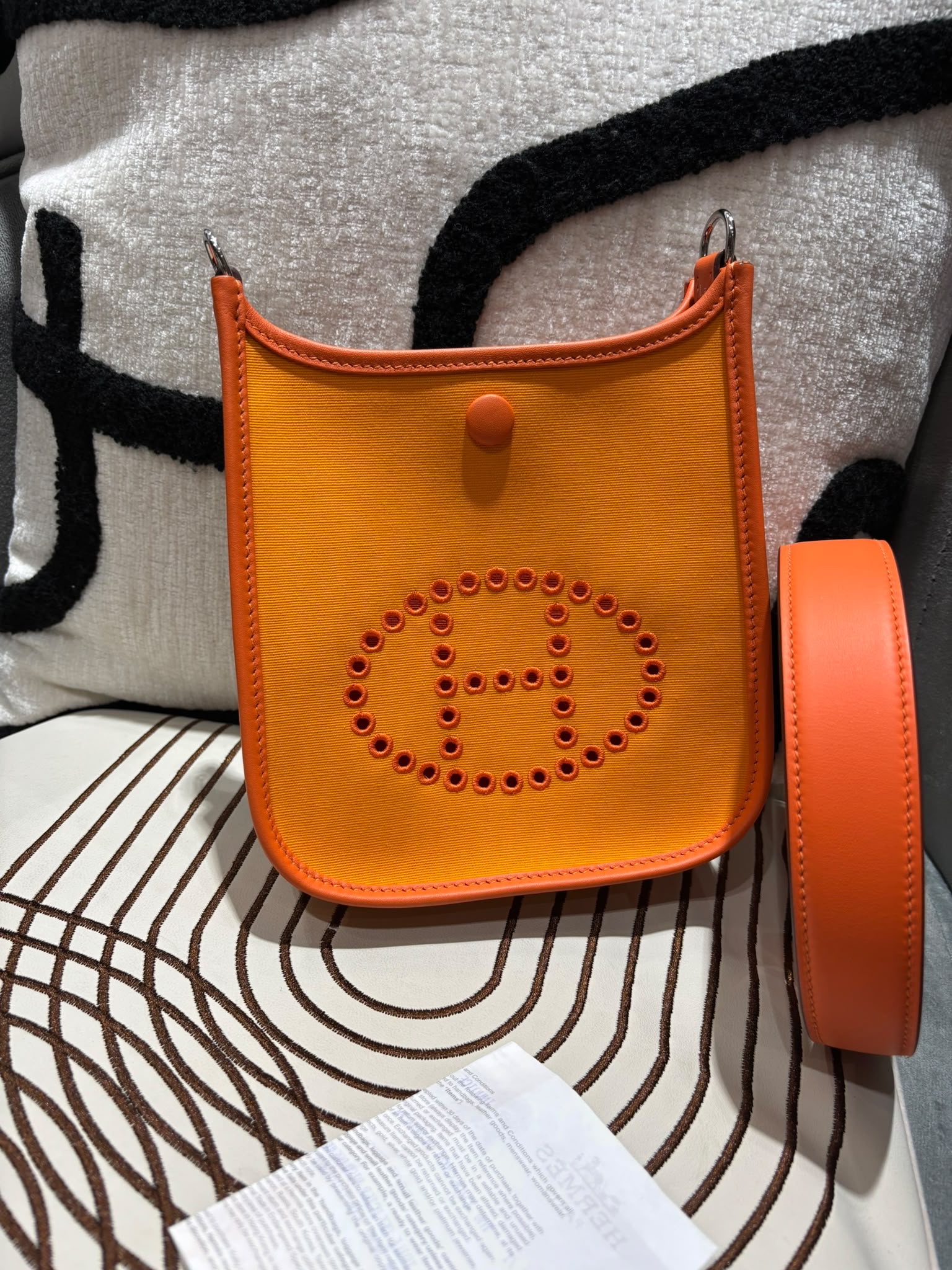 全新Hermes Mini Evelyne Limited Edition 限量版100%Authentic, 全新未使用品✅ 專門店收據✅Dust bag✅盒