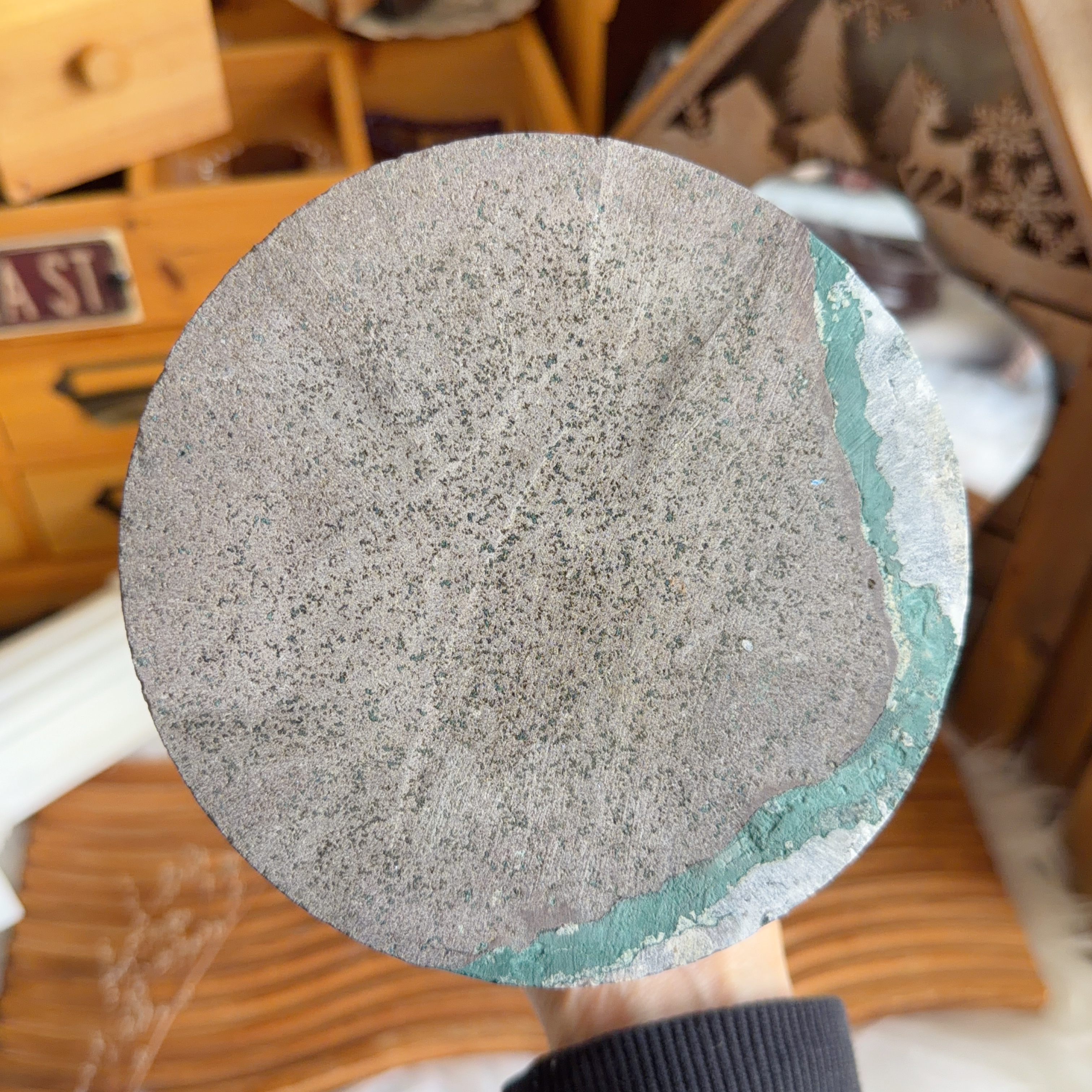 原皮紫鈦晶共生黃色方解石擺件（包底座）