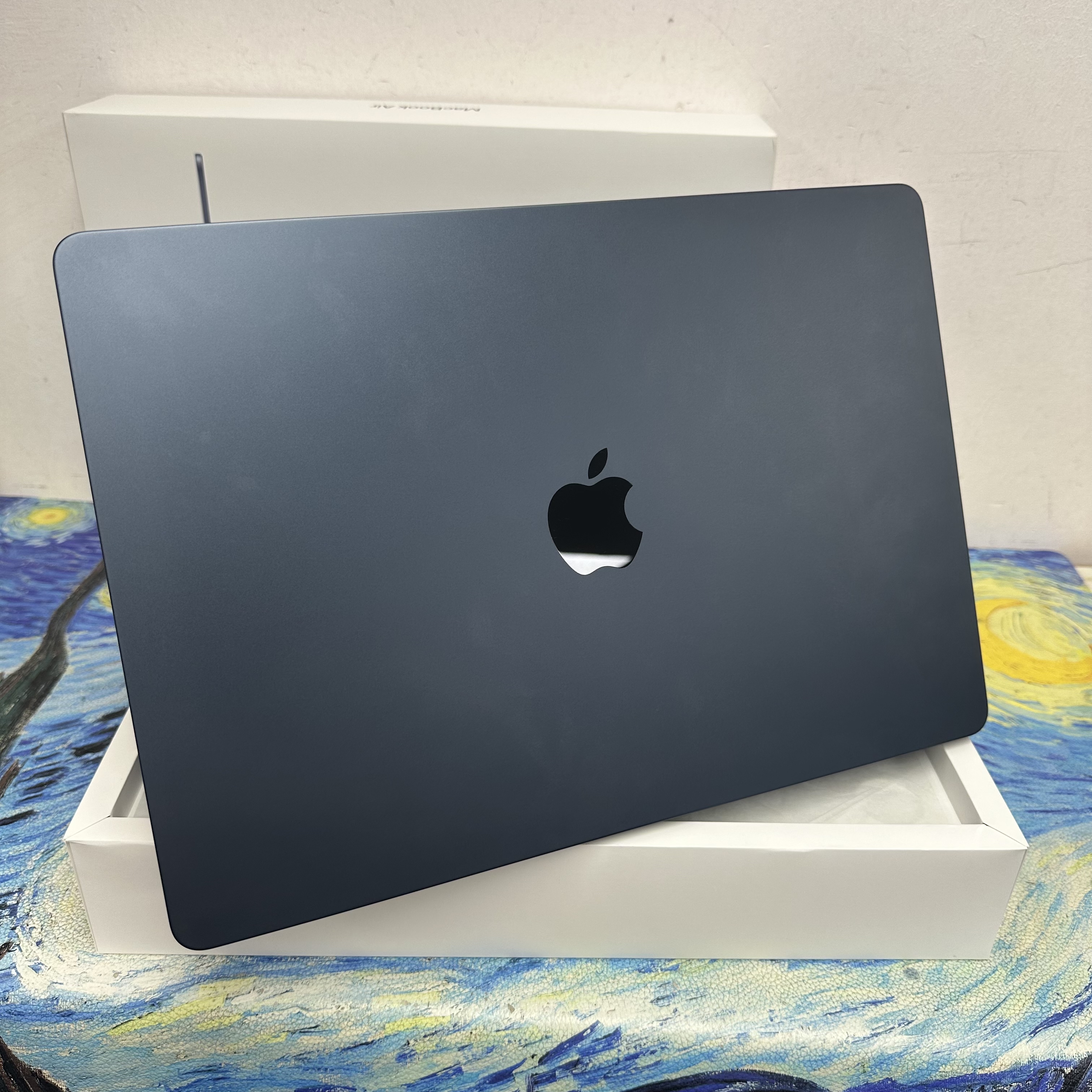 （閒置品🔥MacBook M4 Air )APPLE  MacBook Air M4 2025 M4 CPU/ 16GB Ram/256GB SSD/10核心GPU/Liquid Retina Mon/15吋/午夜藍色/Gaming Laptop / Notebook / 超強續航能力/文書機 / 畫圖 / 剪片 / Movie / Netflix