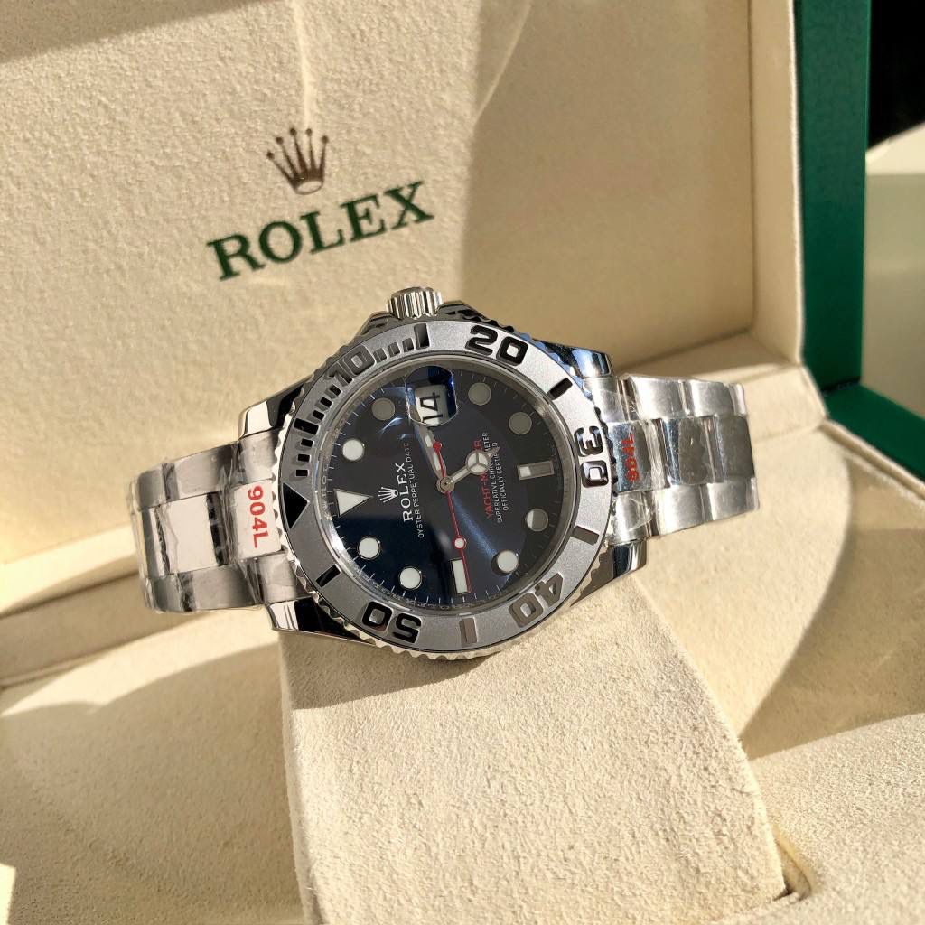 【经典名仕 一劳永逸】劳家爆款游艇名仕型系列m126622-0002男士腕表40mm游艇出货，继续秉承AD家族优质特色、独家出品一表一码，三码合一 【机芯】搭载AD专注而制0️⃣返修、💯全新原装西铁城8215全自动机械机芯，走时精准，性能优异，动力储备高达48小时 【表壳】316L精钢表壳 高端同步防指纹[强]陶瓷圈口原版同步双向旋转，完美呈现与原版一致的弧度、光泽，超强高密度矿物质玻璃镜面，精致的做工完美秉承原装的潜水游泳🏊‍♀️性能 【字面】大厂同步超强夜光，夜光刻度、表针无瑕疵斑点、晶莹剔透，细节同步正品，内影圈刻字清晰，字体匀称 【表带】搭载316精钢表链可调节原装表扣