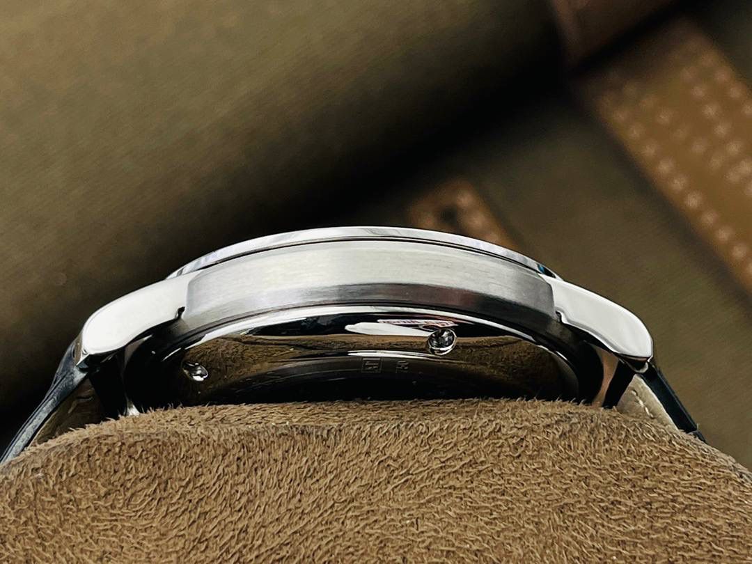 原版开模 市场最高版本 爱.彼 JULES AUDEMARS系列男士腕表！ 1⃣️机芯型号：2824改3120自动机械，透底设计！稳定零返修！ 2⃣️表径41毫米！ 3⃣️大三针简约表盘！ 4⃣️316L精钢壳套！