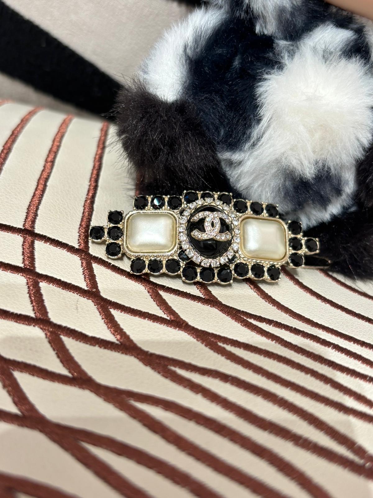 Chanel Hair Clip 100%Authentic, 98%New